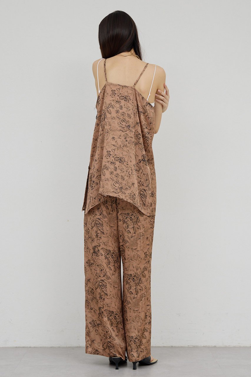 【ガリャルダガランテ/GALLARDAGALANTE】の【セットアップ対応】ボタニカルサテンキャミ 人気、トレンドファッション・服の通販 founy(ファニー) ファッション Fashion レディースファッション Fashion for Women トップス・カットソー Cut & Sew Tops キャミソール&ノースリーブ Camisoles & Sleeveless Tops シャツ・ブラウス・オフィスカジュアル Elegant Blouses & Button-Ups 2026年 2026 おすすめ Recommended / Our Picks とろみ Fluid, Flowy Fabric キャミソール Camisole, Spaghetti Strap Top サテン Satin, Glossy Fabric セットアップ Set-Up, Coordinated Outfit ノースリーブ Sleeveless, No-Sleeve ボタニカル Botanical, Floral Pattern 夏 Summer 春 Spring S/S・春夏 SS, Spring/Summer, Warm Season other-5|ID: prp329100004861698 ipo3291000000036050471