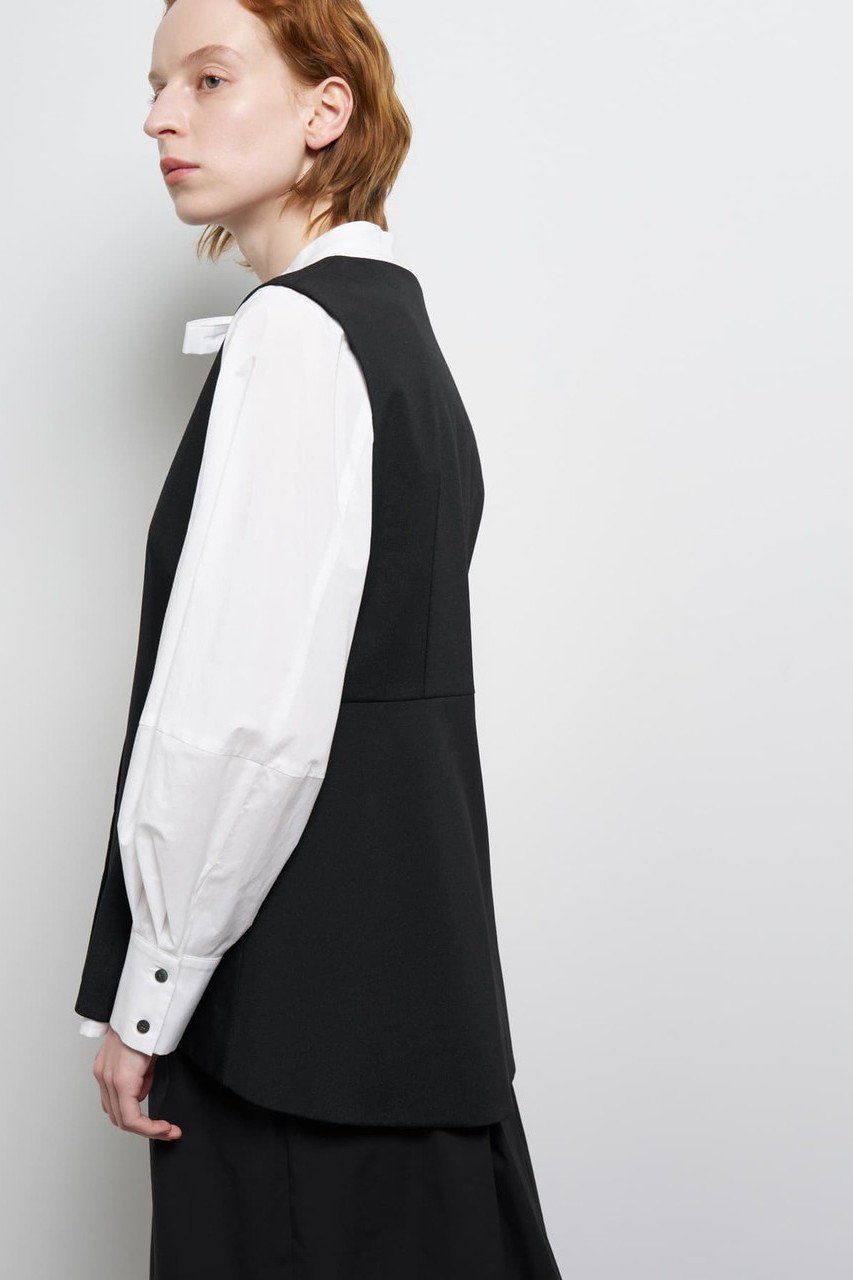 【ランバン オン ブルー/LANVIN en Bleu】のウールツイルペプラムベスト 人気、トレンドファッション・服の通販 founy(ファニー) 　ファッション　Fashion　レディースファッション　Fashion for Women　アウター　Coat / Outerwear Collection　トップス・カットソー　Cut & Sew Tops　キャミソール&ノースリーブ　Camisoles & Sleeveless Tops　シャツ・ブラウス・オフィスカジュアル　Elegant Blouses & Button-Ups　ベスト&ジレ / 重ね着スタイル　Vests & Gilets　2026年　2026　ノースリーブ　Sleeveless, No-Sleeve　バランス　Balance, Style Balance　フレア　Flare, Flared　ベスト　Vest, Waistcoat　ペプラム　Peplum, Flared Hem　マニッシュ　Mannish, Boyish　夏　Summer　春　Spring　S/S・春夏　SS, Spring/Summer, Warm Season　other-2|ID: prp329100004862431 ipo3291000000036103374