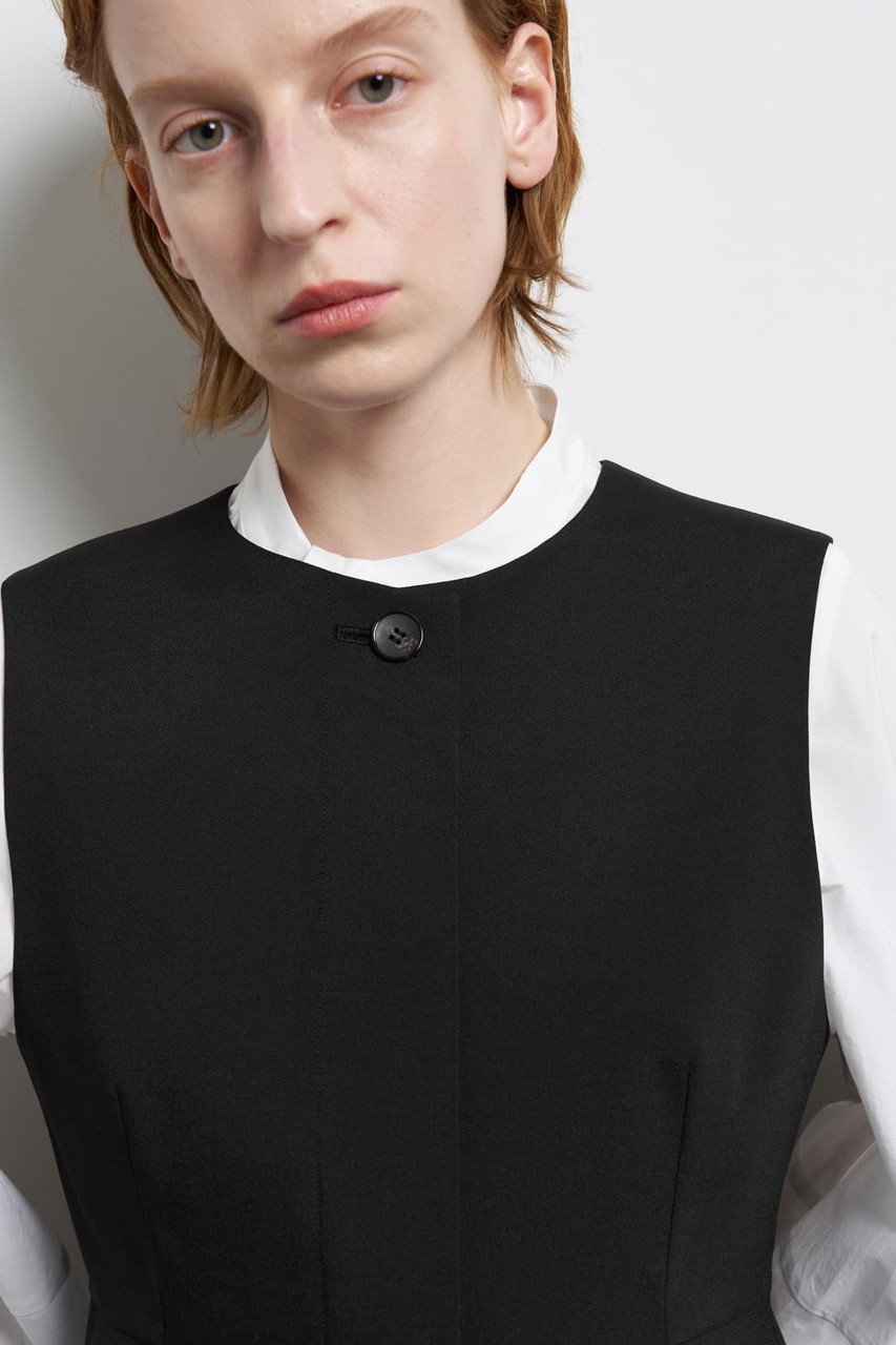 【ランバン オン ブルー/LANVIN en Bleu】のウールツイルペプラムベスト 人気、トレンドファッション・服の通販 founy(ファニー) 　ファッション　Fashion　レディースファッション　Fashion for Women　アウター　Coat / Outerwear Collection　トップス・カットソー　Cut & Sew Tops　キャミソール&ノースリーブ　Camisoles & Sleeveless Tops　シャツ・ブラウス・オフィスカジュアル　Elegant Blouses & Button-Ups　ベスト&ジレ / 重ね着スタイル　Vests & Gilets　2026年　2026　ノースリーブ　Sleeveless, No-Sleeve　バランス　Balance, Style Balance　フレア　Flare, Flared　ベスト　Vest, Waistcoat　ペプラム　Peplum, Flared Hem　マニッシュ　Mannish, Boyish　夏　Summer　春　Spring　S/S・春夏　SS, Spring/Summer, Warm Season　other-4|ID: prp329100004862431 ipo3291000000036103376