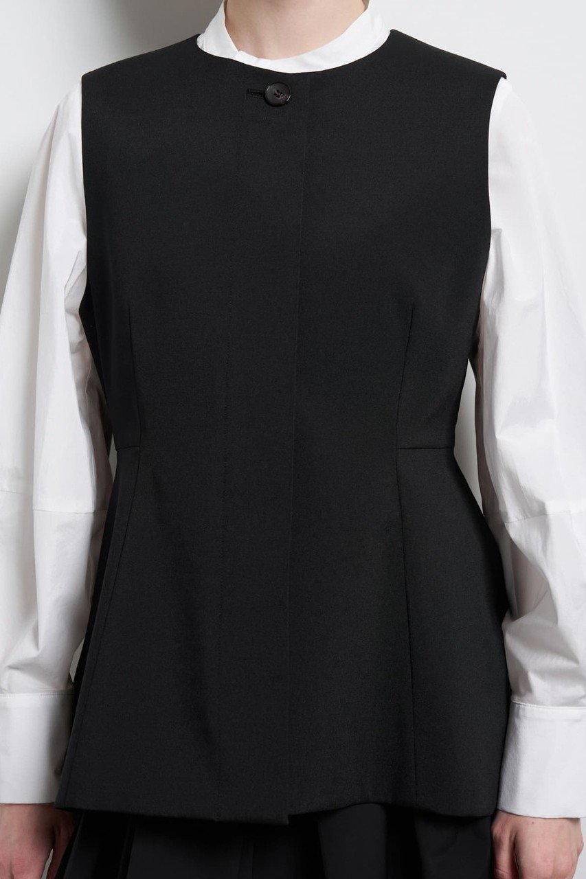 【ランバン オン ブルー/LANVIN en Bleu】のウールツイルペプラムベスト 人気、トレンドファッション・服の通販 founy(ファニー) 　ファッション　Fashion　レディースファッション　Fashion for Women　アウター　Coat / Outerwear Collection　トップス・カットソー　Cut & Sew Tops　キャミソール&ノースリーブ　Camisoles & Sleeveless Tops　シャツ・ブラウス・オフィスカジュアル　Elegant Blouses & Button-Ups　ベスト&ジレ / 重ね着スタイル　Vests & Gilets　2026年　2026　ノースリーブ　Sleeveless, No-Sleeve　バランス　Balance, Style Balance　フレア　Flare, Flared　ベスト　Vest, Waistcoat　ペプラム　Peplum, Flared Hem　マニッシュ　Mannish, Boyish　夏　Summer　春　Spring　S/S・春夏　SS, Spring/Summer, Warm Season　other-5|ID: prp329100004862431 ipo3291000000036103377
