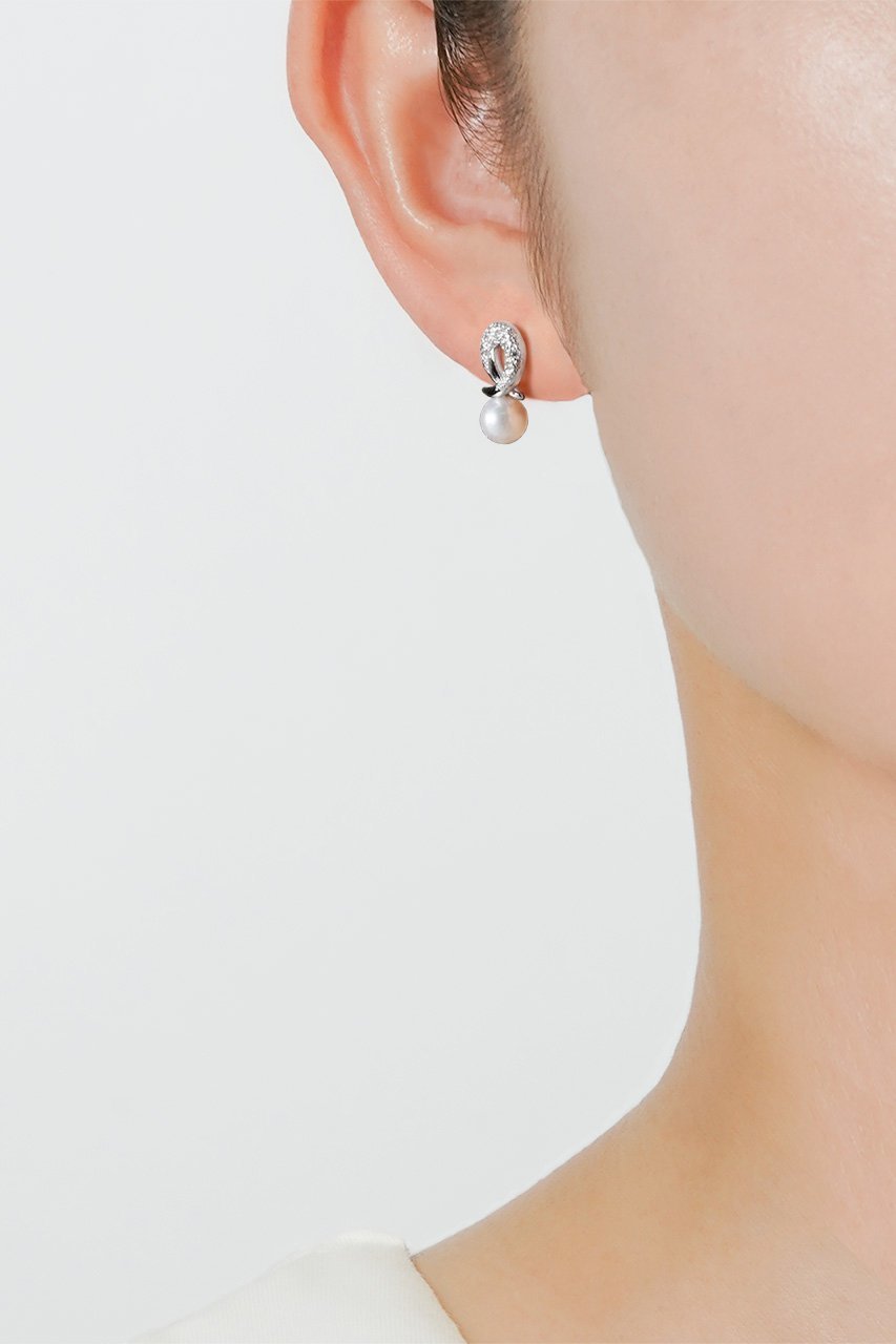 【アヤミ ジュエリー/AYAMI jewelry】のHeld Pearl ピアス 人気、トレンドファッション・服の通販 founy(ファニー) 　ファッション　Fashion　レディースファッション　Fashion for Women　ジュエリー　Jewelry　ファッションリング　Fashion Rings　イヤリング・フープ・ドロップタイプ　Hoop, Drop & Clip Earrings　2026年　2026　イヤリング　Earrings　バランス　Balance, Style Balance　パール　Pearl, Pearl Accent　メタル　Metal, Metal Parts　エレガント 上品　Elegant　夏　Summer　春　Spring　S/S・春夏　SS, Spring/Summer, Warm Season　other-4|ID: prp329100004862933 ipo3291000000036146929