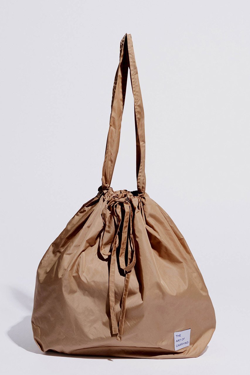 【ジ アートオブキャリング/THE ART OF CARRYING】のPACKABLE M ハンドバッグ インテリア・キッズ・メンズ・レディースファッション・服の通販 founy(ファニー) ファッション Fashion レディースファッション Fashion for Women バッグ Bags 2026年 2026 ユニセックス Unisex, Genderless コンパクト Compact, Small Size スマート Smart, Elegant タフタ Taffeta, Structured Fabric 夏 Summer 春 Spring S/S・春夏 SS, Spring/Summer, Warm Season 軽量 Lightweight, Ultra Light ベージュ|ID: prp329100004862942 ipo3291000000036147353