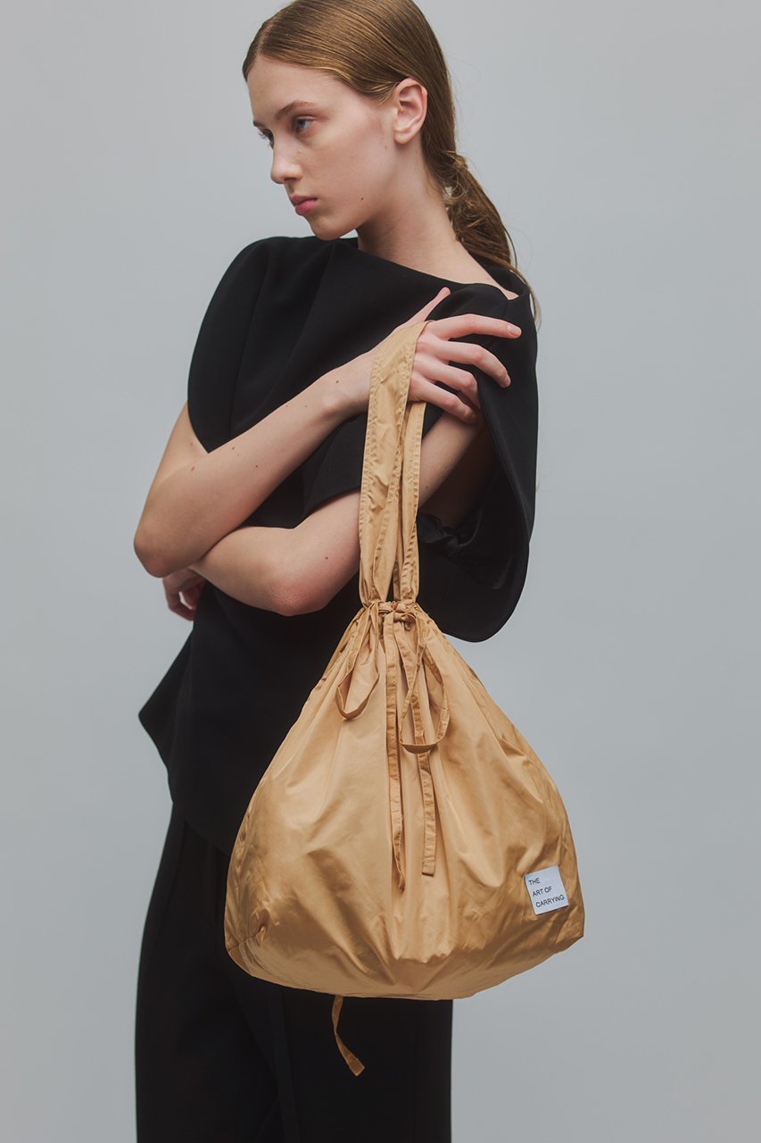 【ジ アートオブキャリング/THE ART OF CARRYING】のPACKABLE M ハンドバッグ 人気、トレンドファッション・服の通販 founy(ファニー) ファッション Fashion レディースファッション Fashion for Women バッグ Bags 2026年 2026 ユニセックス Unisex, Genderless コンパクト Compact, Small Size スマート Smart, Elegant タフタ Taffeta, Structured Fabric 夏 Summer 春 Spring S/S・春夏 SS, Spring/Summer, Warm Season 軽量 Lightweight, Ultra Light other-7|ID: prp329100004862942 ipo3291000000036147362