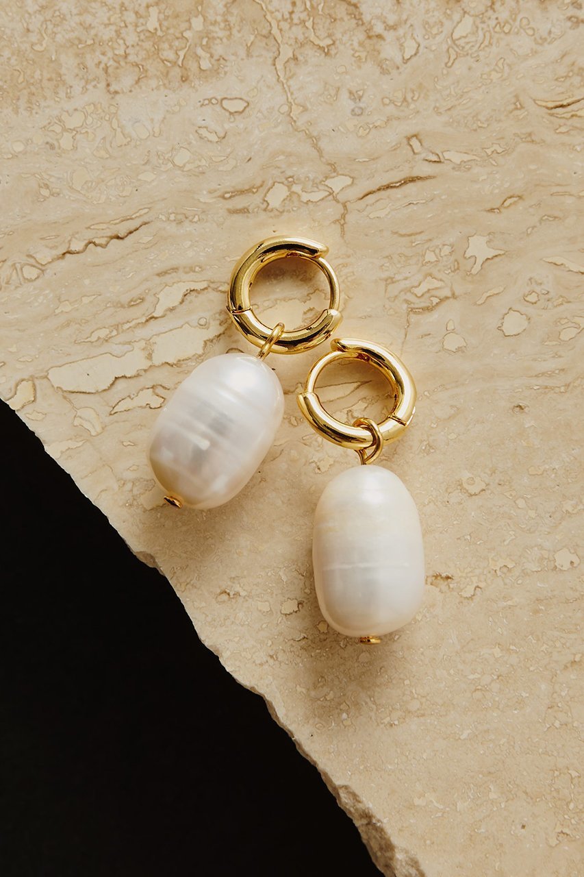 【ウィムガゼット/Whim Gazette】の【THE PAUSE】パールドロップピアス 人気、トレンドファッション・服の通販 founy(ファニー) ファッション Fashion レディースファッション Fashion for Women ジュエリー Jewelry ファッションリング Fashion Rings イヤリング・フープ・ドロップタイプ Hoop, Drop & Clip Earrings 2026年 2026 イヤリング Earrings グラデーション Gradient, Ombre パール Pearl, Pearl Accent フォーマル Formal, Dressy フープ Hoop, Hoop Earrings ワーク Workwear, Utility Style ヴィンテージ Vintage Style エレガント 上品 Elegant 夏 Summer 春 Spring S/S・春夏 SS, Spring/Summer, Warm Season other-1|ID: prp329100004864010 ipo3291000000036189939