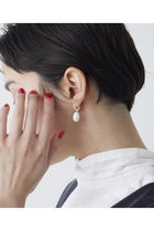 【ウィムガゼット/Whim Gazette】の【THE PAUSE】パールドロップピアス 人気、トレンドファッション・服の通販 founy(ファニー) ファッション Fashion レディースファッション Fashion for Women ジュエリー Jewelry ファッションリング Fashion Rings イヤリング・フープ・ドロップタイプ Hoop, Drop & Clip Earrings 2026年 2026 イヤリング Earrings グラデーション Gradient, Ombre パール Pearl, Pearl Accent フォーマル Formal, Dressy フープ Hoop, Hoop Earrings ワーク Workwear, Utility Style ヴィンテージ Vintage Style エレガント 上品 Elegant 夏 Summer 春 Spring S/S・春夏 SS, Spring/Summer, Warm Season thumbnail シルバー|ID: prp329100004864010 ipo3291000000036189941