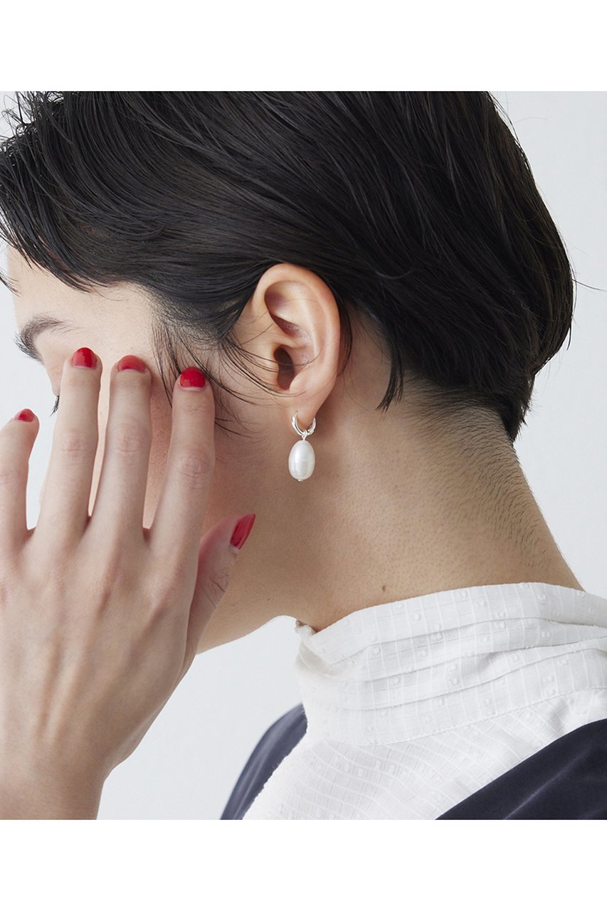 【ウィムガゼット/Whim Gazette】の【THE PAUSE】パールドロップピアス インテリア・キッズ・メンズ・レディースファッション・服の通販 founy(ファニー) ファッション Fashion レディースファッション Fashion for Women ジュエリー Jewelry ファッションリング Fashion Rings イヤリング・フープ・ドロップタイプ Hoop, Drop & Clip Earrings 2026年 2026 イヤリング Earrings グラデーション Gradient, Ombre パール Pearl, Pearl Accent フォーマル Formal, Dressy フープ Hoop, Hoop Earrings ワーク Workwear, Utility Style ヴィンテージ Vintage Style エレガント 上品 Elegant 夏 Summer 春 Spring S/S・春夏 SS, Spring/Summer, Warm Season シルバー|ID: prp329100004864010 ipo3291000000036189941