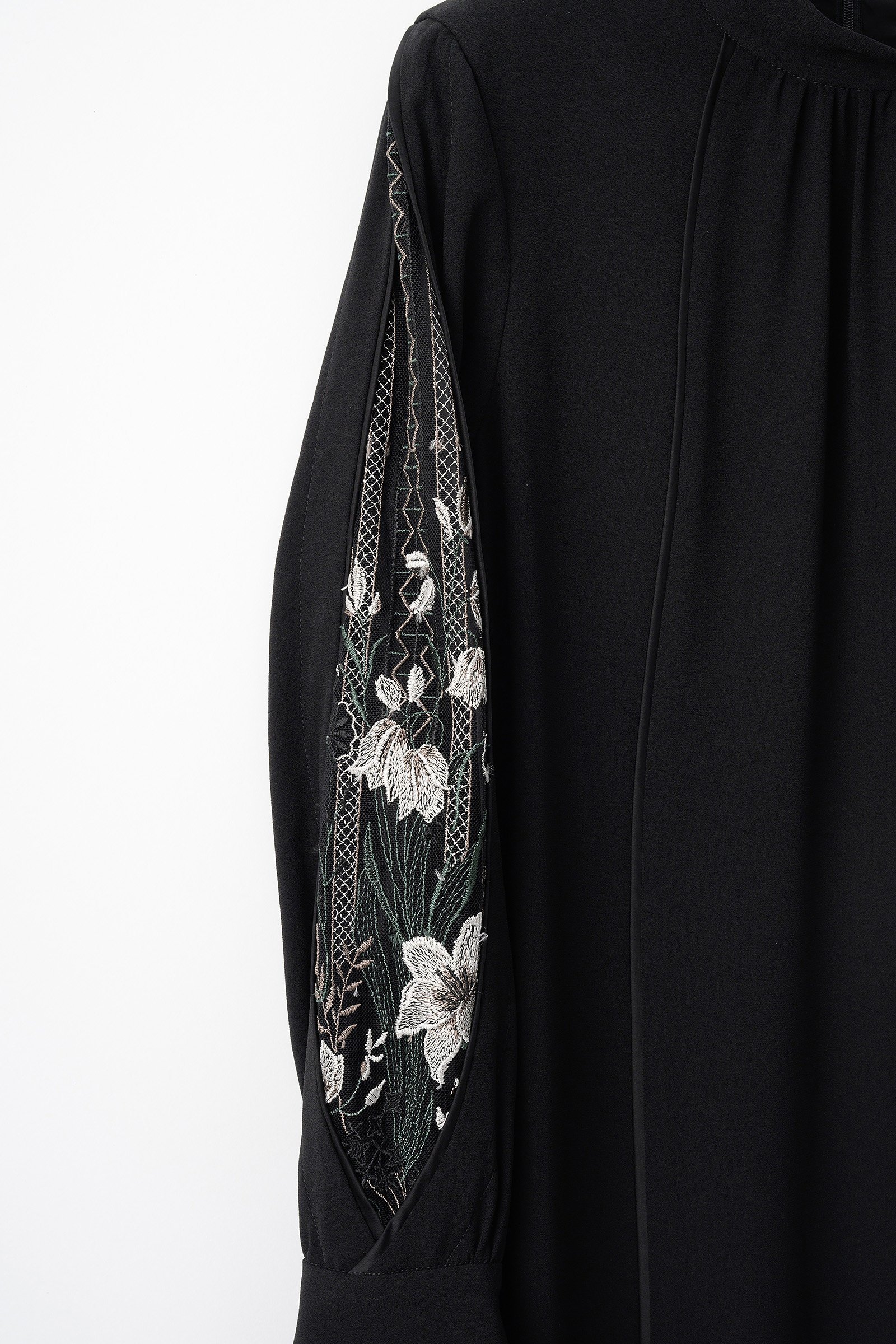 【ミューラル/MURRAL】のPetal sleeve laceドレス 人気、トレンドファッション・服の通販 founy(ファニー) 　ファッション　Fashion　レディースファッション　Fashion for Women　ワンピース　Dresses　フォーマル・パーティードレス・結婚式用ドレス　Elegant & Casual Dresses　チュニック　Tunic Tops & Dresses　カッティング　Cutting Detail　ストレート　Straight, Straight Cut　チュニック　Tunic, Long Top　ドレス　Dress, One-Piece　モチーフ　Motif, Design Theme　レース　Lace, Lace Fabric　ロング　Long, Long-Length　エレガント 上品　Elegant　再入荷　Restock / Back in Stock　手描き　Hand-Drawn, Illustrated　other-4|ID: prp329100004864118 ipo3291000000036714566