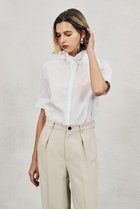 【オブリオ/AUBRIOT】のコットンポプリンシャツ 人気、トレンドファッション・服の通販 founy(ファニー) ファッション Fashion レディースファッション Fashion for Women トップス・カットソー Cut & Sew Tops シャツ・ブラウス・オフィスカジュアル Elegant Blouses & Button-Ups 2026年 2026 クラシック Classic, Timeless Style ショート Short, Short Length スリーブ Sleeve, Long Sleeve / Short Sleeve ボックス Boxy, Box Shape モダン Modern, Contemporary リボン Ribbon, Bow リラックス Relax, Relaxed Fit 半袖 Short Sleeve, Half Sleeve 夏 Summer 定番 Standard, Basic Item 春 Spring S/S・春夏 SS, Spring/Summer, Warm Season thumbnail オフホワイト|ID: prp329100004865140 ipo3291000000036211720