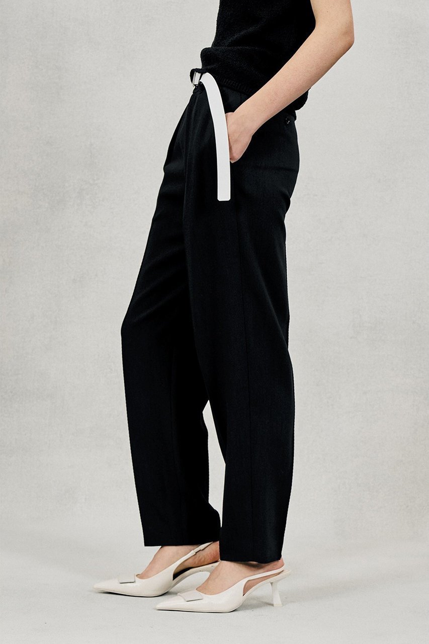 【オブリオ/AUBRIOT】のリッチドライトリコチンテーパードパンツ インテリア・キッズ・メンズ・レディースファッション・服の通販 founy(ファニー) 　ファッション　Fashion　レディースファッション　Fashion for Women　パンツ　Pants & Trousers　2026年　2026　とろみ　Fluid, Flowy Fabric　なめらか　Smooth, Silky Texture　イタリア　Italy　ドレープ　Drape, Draping Fabric　フォルム　Silhouette, Form　プリーツ　Pleats, Pleated　ボトム　Bottoms, Lower Wear　ラグジュアリー　Luxury, Elegant　夏　Summer　春　Spring　S/S・春夏　SS, Spring/Summer, Warm Season　ネイビー|ID: prp329100004865148 ipo3291000000036211781