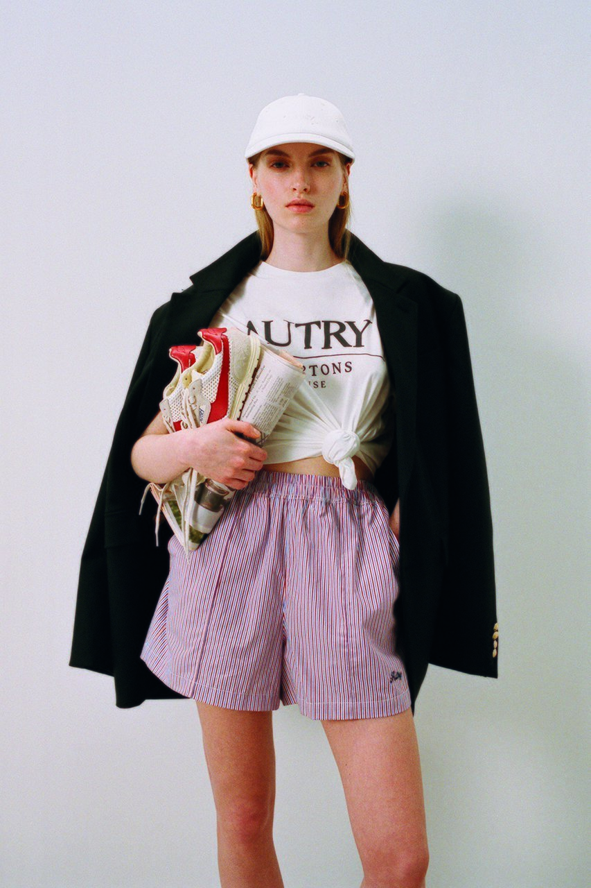 【オートリー/AUTRY】のロゴTシャツ 人気、トレンドファッション・服の通販 founy(ファニー) 　ファッション　Fashion　レディースファッション　Fashion for Women　トップス・カットソー　Cut & Sew Tops　シャツ・ブラウス・オフィスカジュアル　Elegant Blouses & Button-Ups　ロングTシャツ・Tシャツ　Longline T-Shirts & Tees　カットソー・ベーシックTシャツ　Cut-and-Sewn Tops / Stretch Tees & Basics　インナー　Innerwear　ショート　Short, Short Length　シンプル　Simple, Minimal　ジャケット　Jacket, Outerwear　スリーブ　Sleeve, Long Sleeve / Short Sleeve　フロント　Front, Front Design　新作・新入荷　New Arrivals / New In　other-2|ID: prp329100004865277 ipo3291000000036212701