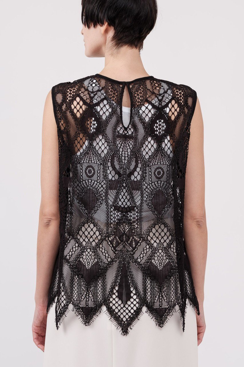 【ドメル/DOMELLE】のジオメトリック レース ブラウス 人気、トレンドファッション・服の通販 founy(ファニー) 　ファッション　Fashion　レディースファッション　Fashion for Women　トップス・カットソー　Cut & Sew Tops　キャミソール&ノースリーブ　Camisoles & Sleeveless Tops　シャツ・ブラウス・オフィスカジュアル　Elegant Blouses & Button-Ups　インナー　Innerwear　キャミソール　Camisole, Spaghetti Strap Top　ジャケット　Jacket, Outerwear　セットアップ　Set-Up, Coordinated Outfit　ネップ　Nepp, Slub Yarn　ノースリーブ　Sleeveless, No-Sleeve　ブルゾン　Blouson, Bomber Jacket　モチーフ　Motif, Design Theme　レース　Lace, Lace Fabric　新作・新入荷　New Arrivals / New In　other-8|ID: prp329100004872728 ipo3291000000036343603