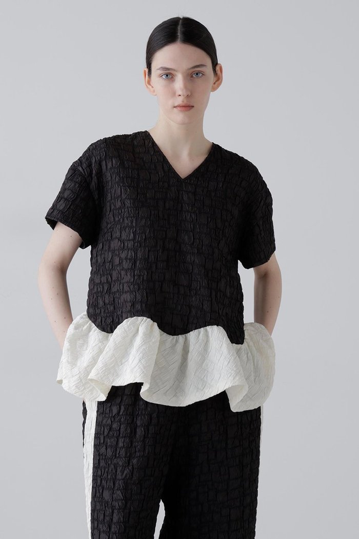 【アドーア/ADORE】のブロックジャガードブラウス インテリア・キッズ・メンズ・レディースファッション・服の通販 founy(ファニー) https://founy.com/ ファッション Fashion レディースファッション Fashion for Women トップス・カットソー Cut & Sew Tops シャツ・ブラウス・オフィスカジュアル Elegant Blouses & Button-Ups コンパクト Compact, Small Size ショート Short, Short Length ジャカード／ジャガード Jacquard, Woven Pattern スリーブ Sleeve, Long Sleeve / Short Sleeve セットアップ Set-Up, Coordinated Outfit ブロック Block, Solid Block Pattern エレガント 上品 Elegant |ID: prp329100004872887 ipo3291000000036345268