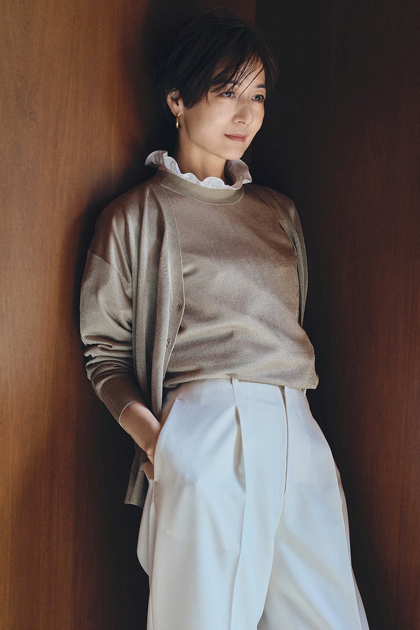 【プルミエ アロンディスモン/1er Arrondissement】の【富岡佳子×1er Arrondissement】スタンドラッフルカラーブラウス 人気、トレンドファッション・服の通販 founy(ファニー) ファッション Fashion レディースファッション Fashion for Women トップス・カットソー Cut & Sew Tops シャツ・ブラウス・オフィスカジュアル Elegant Blouses & Button-Ups スタンド Stand Collar, Upright Stand スラックス Slacks, Dress Pants スリーブ Sleeve, Long Sleeve / Short Sleeve デニム Denim, Jeans Material ラッフル Ruffle, Frill ロング Long, Long-Length other-1|ID: prp329100004872934 ipo3291000000036345619