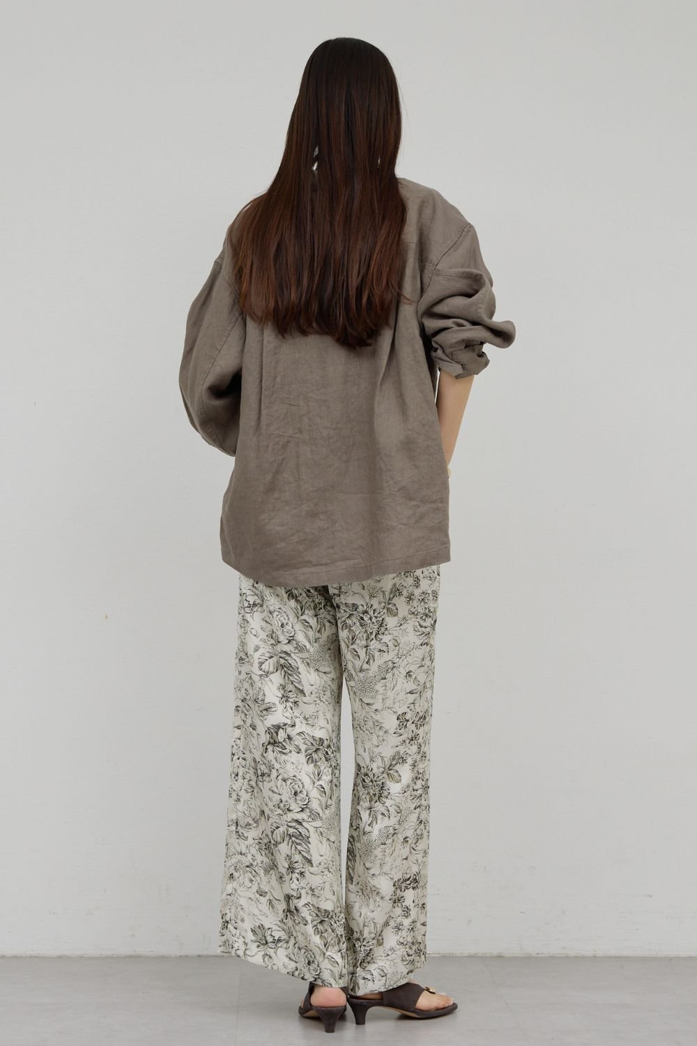 【ガリャルダガランテ/GALLARDAGALANTE】のリネンミリタリーシャツブルゾン 人気、トレンドファッション・服の通販 founy(ファニー) 　ファッション　Fashion　レディースファッション　Fashion for Women　アウター　Coat / Outerwear Collection　レディースジャケット・軽アウター　Jackets　ブルゾンジャケット・スポーティアウター　Blouson Jackets　エレガント 上品　Elegant　ジャケット　Jacket, Outerwear　ブルゾン　Blouson, Bomber Jacket　ポケット　Pocket, Pocket Detail　ミリタリー　Military, Army Style　リネン　Linen, Linen Fabric　新作・新入荷　New Arrivals / New In　羽織　Haori, Light Jacket　other-4|ID: prp329100004873161 ipo3291000000036347549