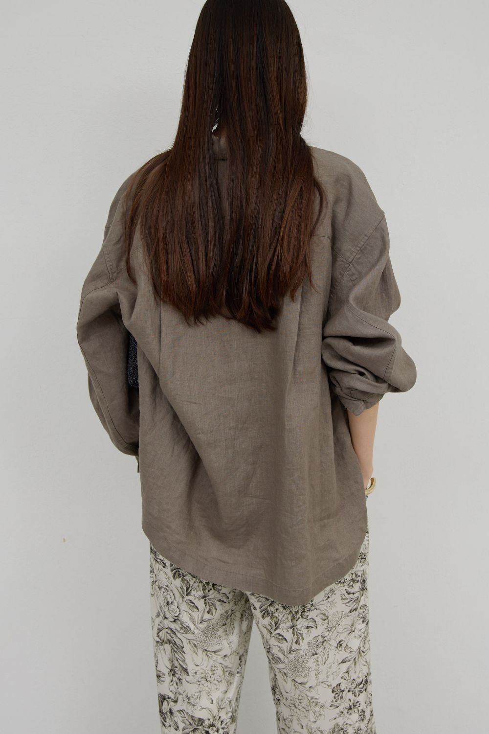 【ガリャルダガランテ/GALLARDAGALANTE】のリネンミリタリーシャツブルゾン 人気、トレンドファッション・服の通販 founy(ファニー) 　ファッション　Fashion　レディースファッション　Fashion for Women　アウター　Coat / Outerwear Collection　レディースジャケット・軽アウター　Jackets　ブルゾンジャケット・スポーティアウター　Blouson Jackets　エレガント 上品　Elegant　ジャケット　Jacket, Outerwear　ブルゾン　Blouson, Bomber Jacket　ポケット　Pocket, Pocket Detail　ミリタリー　Military, Army Style　リネン　Linen, Linen Fabric　新作・新入荷　New Arrivals / New In　羽織　Haori, Light Jacket　other-7|ID: prp329100004873161 ipo3291000000036347557