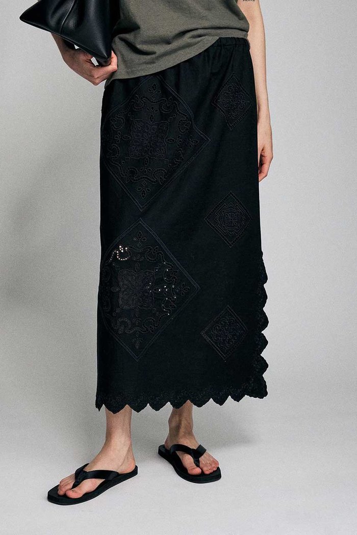 【ブリル/BRILL】のシシュウタイトスカート インテリア・キッズ・メンズ・レディースファッション・服の通販 founy(ファニー) https://founy.com/ ファッション Fashion レディースファッション Fashion for Women スカート Skirts ロングスカート Long Skirts / Maxi & Midi Skirts ストレート Straight, Straight Cut スリット Slit, Slit Detail パッチワーク Patchwork, Mixed Fabric リネン Linen, Linen Fabric ロング Long, Long-Length |ID: prp329100004873202 ipo3291000000036894670