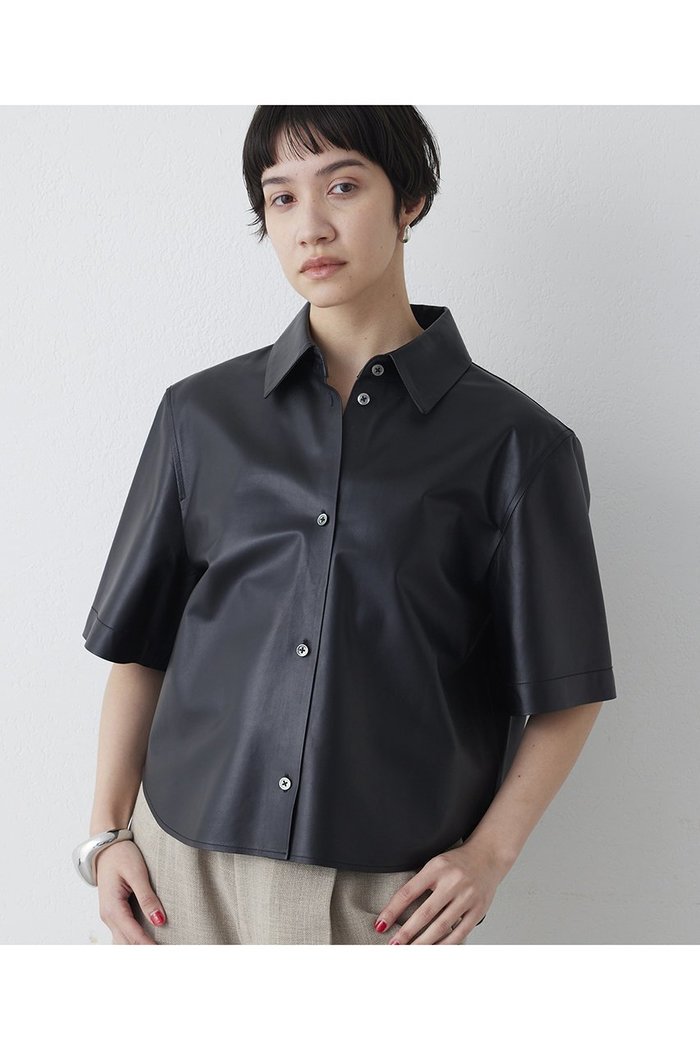 【ウィムガゼット/Whim Gazette】のレザーシャツ インテリア・キッズ・メンズ・レディースファッション・服の通販 founy(ファニー) https://founy.com/ ファッション Fashion レディースファッション Fashion for Women トップス・カットソー Cut & Sew Tops シャツ・ブラウス・オフィスカジュアル Elegant Blouses & Button-Ups ショート Short, Short Length スリーブ Sleeve, Long Sleeve / Short Sleeve リアル Real, Realistic 半袖 Short Sleeve, Half Sleeve 新作・新入荷 New Arrivals / New In |ID: prp329100004873212 ipo3291000000036393259