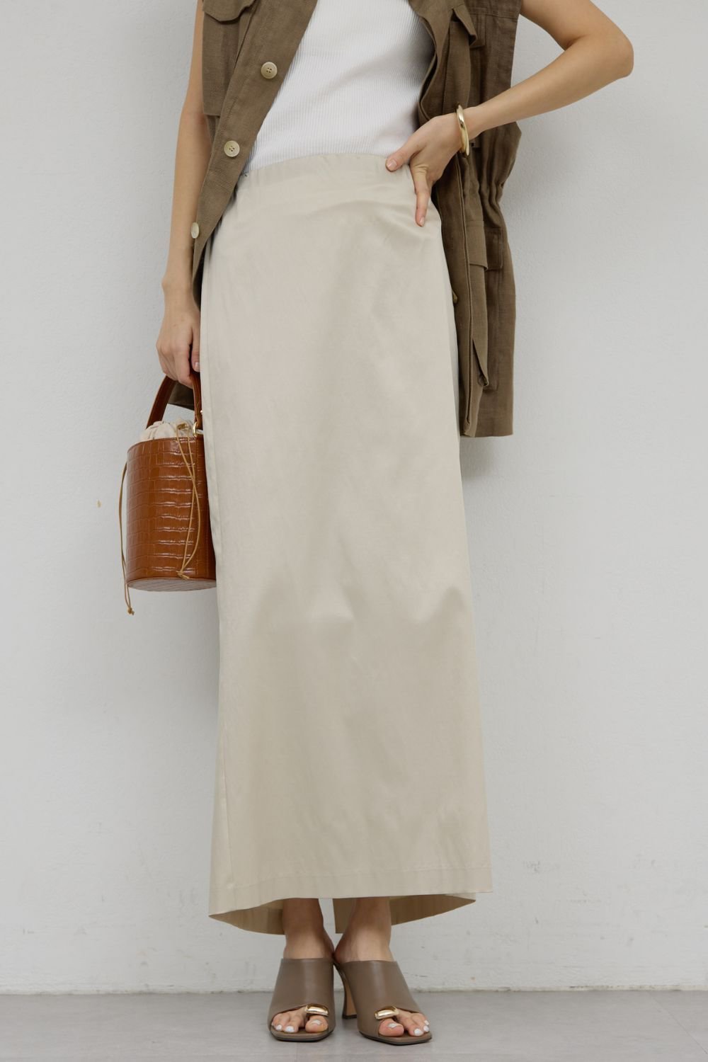 【ガリャルダガランテ/GALLARDAGALANTE】のストレッチタイトスカート インテリア・キッズ・メンズ・レディースファッション・服の通販 founy(ファニー) 　ファッション　Fashion　レディースファッション　Fashion for Women　スカート　Skirts　ロングスカート　Long Skirts / Maxi & Midi Skirts　スリット　Slit, Slit Detail　タイトスカート　Pencil Skirt, Tight Skirt　ロング　Long, Long-Length　新作・新入荷　New Arrivals / New In　ベージュ|ID: prp329100004873230 ipo3291000000036348124