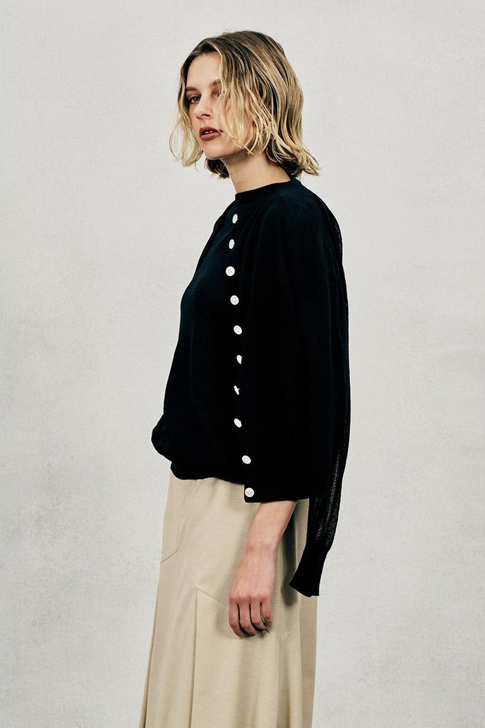 【オブリオ/AUBRIOT】のフレスコアバカクルーネックカーディガン インテリア・キッズ・メンズ・レディースファッション・服の通販 founy(ファニー) https://founy.com/ ファッション Fashion レディースファッション Fashion for Women トップス・カットソー Cut & Sew Tops ニット Knit Tops & Sweaters カーディガン・羽織り Layered Style Cardigans カーディガン Cardigan, Knitwear クラシック Classic, Timeless Style スリット Slit, Slit Detail |ID: prp329100004873348 ipo3291000000036955148