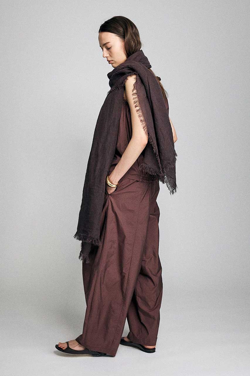 【ブリル/BRILL】のタフタギャザーノースリーブブラウス 人気、トレンドファッション・服の通販 founy(ファニー) ファッション Fashion レディースファッション Fashion for Women トップス・カットソー Cut & Sew Tops キャミソール&ノースリーブ Camisoles & Sleeveless Tops シャツ・ブラウス・オフィスカジュアル Elegant Blouses & Button-Ups ギャザー Gathered, Ruffled タフタ Taffeta, Structured Fabric タンク Tank Top, Sleeveless Top ノースリーブ Sleeveless, No-Sleeve フォルム Silhouette, Form エレガント 上品 Elegant 新作・新入荷 New Arrivals / New In other-6|ID: prp329100004873359 ipo3291000000036349190