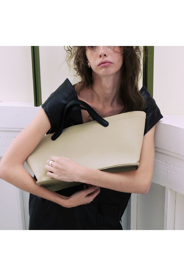【エジュー/ajew】のWidth Duo Bag インテリア・キッズ・メンズ・レディースファッション・服の通販 founy(ファウニー) https://founy.com/ ファッション Fashion レディースファッション Fashion for Women バッグ Bags 2026年 2026 2026春夏・S/S Spring/Summer 2026 SS26 キャンバス Canvas, Canvas Fabric シンプル Simple, Minimal ポーチ Pouch, Small Case 今季 This Season, Current Season 夏 Summer 巾着 Drawstring Bag, Kinchaku 春 Spring S/S・春夏 SS, Spring/Summer, Warm Season |ID: prp329100004873474 ipo3291000000037239033
