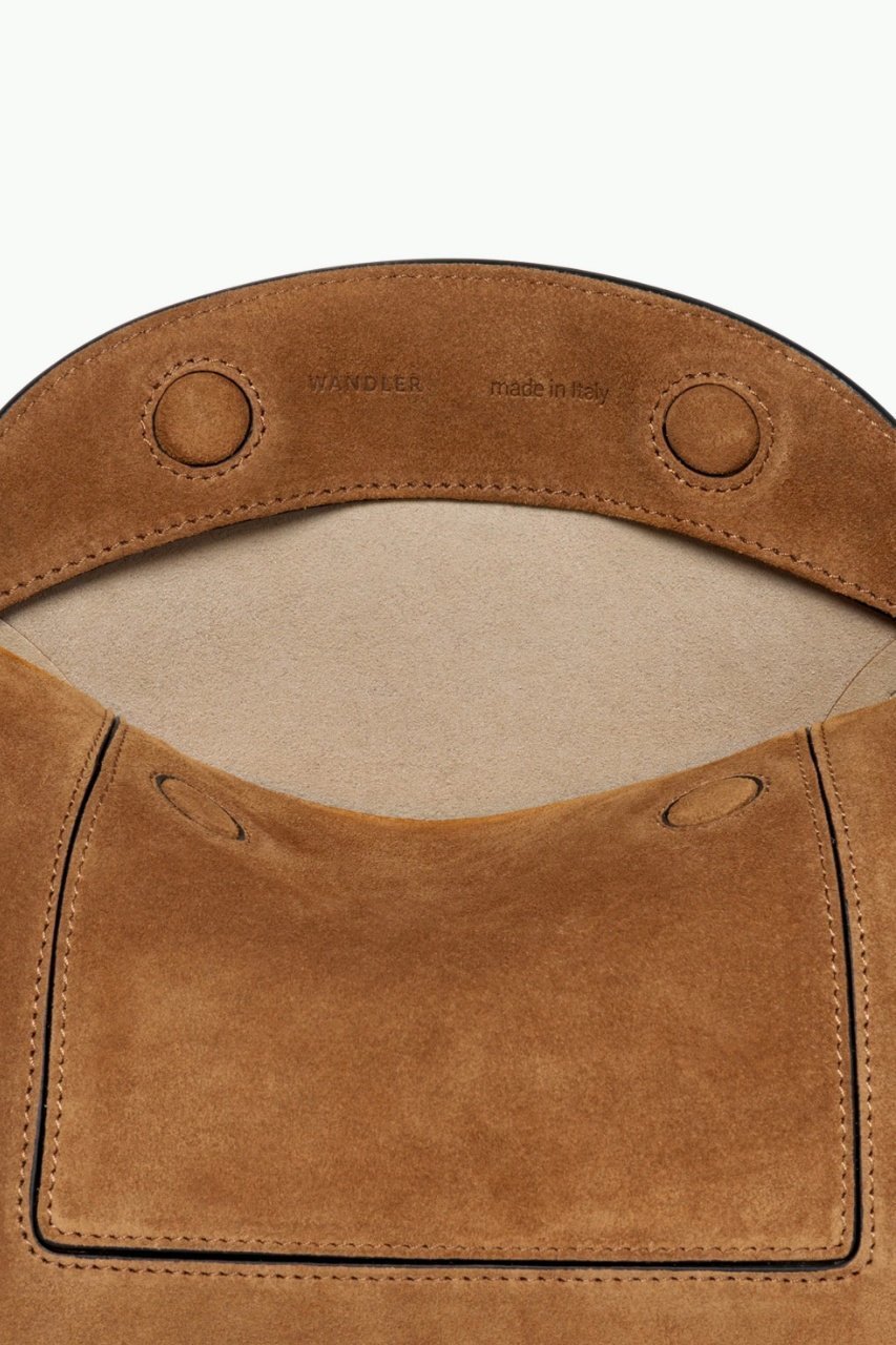 【ワンドラー/WANDLER】のPenelope Slouch Bag(Suede) 大人の最旬トレンドファッション＆コーディネート founy(ファウニー) 　ファッション　Fashion　レディースファッション　Fashion for Women　バッグ　Bags　イタリア　Italy　ショルダー　Shoulder, Shoulder Strap　スリム　Slim, Slim Fit　ドレープ　Drape, Draping Fabric　ポシェット　Pochette, Mini Bag　マグネット　Magnet, Magnetic Closure　ラップ　Wrap, Wrap Design　リラックス　Relax, Relaxed Fit　ロング　Long, Long-Length　other-4|ID: prp329100004873608 ipo3291000000037213505