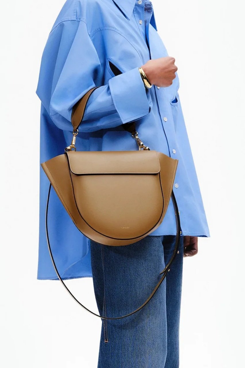 【ワンドラー/WANDLER】のHortensia Bag Medium 大人の最旬トレンドファッション＆コーディネート founy(ファウニー) 　ファッション　Fashion　レディースファッション　Fashion for Women　バッグ　Bags　フォルム　Silhouette, Form　ポケット　Pocket, Pocket Detail　マグネット　Magnet, Magnetic Closure　ラップ　Wrap, Wrap Design　other-2|ID: prp329100004873616 ipo3291000000037213427