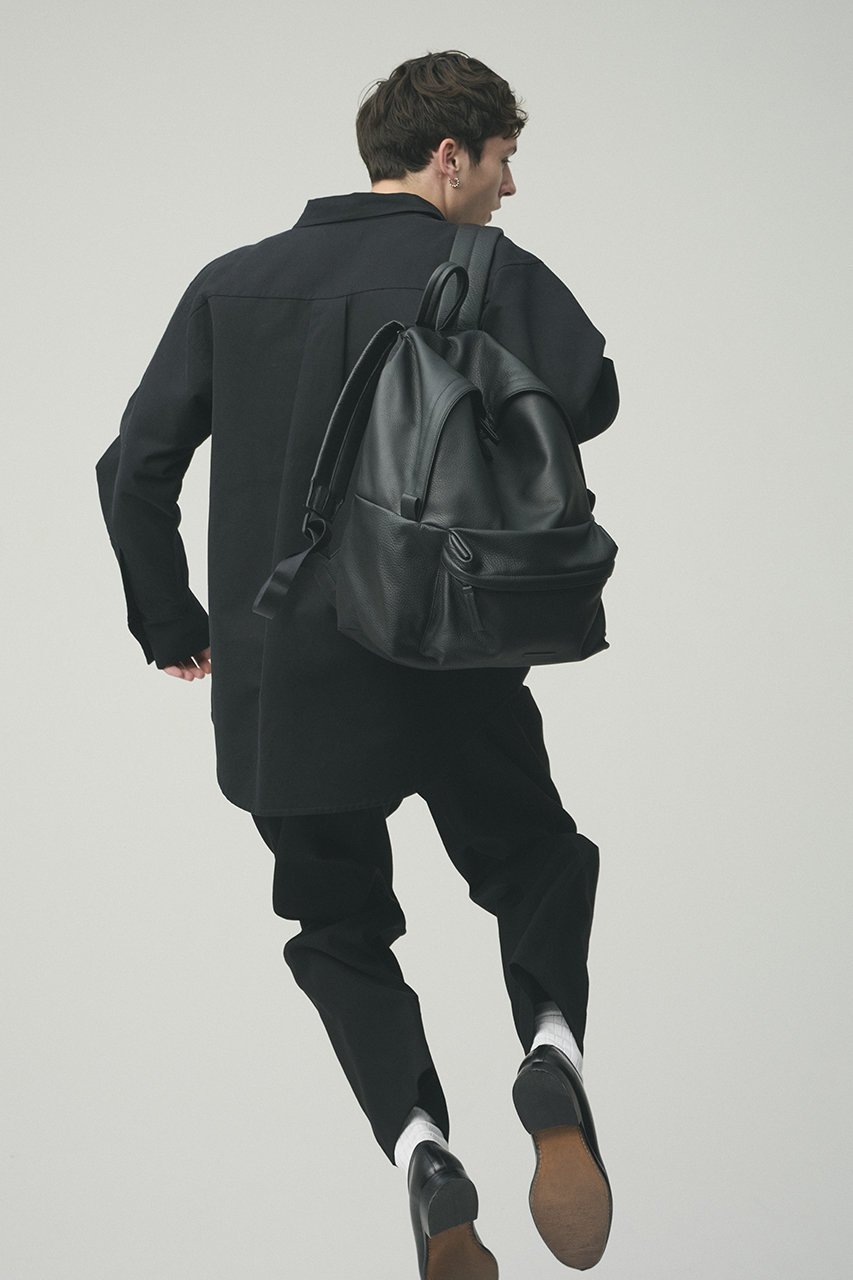 【オブジェクツアイオー/objcts.io】のエッセンシャルレザーデイパック ミディアム 人気、トレンドファッション・服の通販 founy(ファニー) 　ファッション　Fashion　レディースファッション　Fashion for Women　バッグ　Bags　ユニセックス　Unisex, Genderless　クッション　Cushion, Throw Pillow　スリーブ　Sleeve, Long Sleeve / Short Sleeve　スーツケース キャリーケース　Suitcase / Carry Case　デイパック　Daypack, Casual Backpack　フラット　Flat, Flat Shoes　フロント　Front, Front Design　ポケット　Pocket, Pocket Detail　リュック　Backpack, Rucksack　新作・新入荷　New Arrivals / New In　財布　Wallet, Purse　other-2|ID: prp329100004873824 ipo3291000000036352936