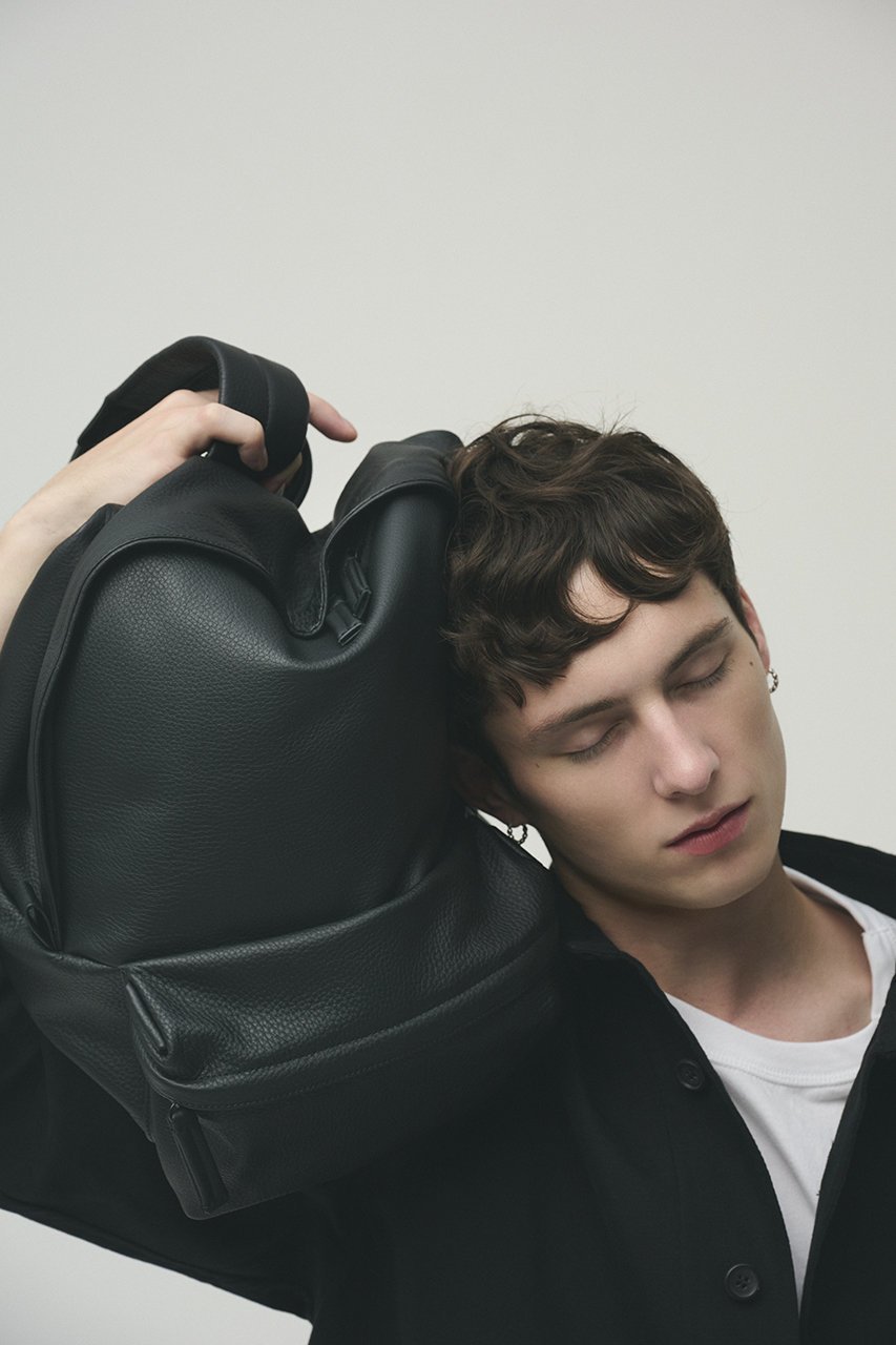 【オブジェクツアイオー/objcts.io】のエッセンシャルレザーデイパック ミディアム 人気、トレンドファッション・服の通販 founy(ファニー) 　ファッション　Fashion　レディースファッション　Fashion for Women　バッグ　Bags　ユニセックス　Unisex, Genderless　クッション　Cushion, Throw Pillow　スリーブ　Sleeve, Long Sleeve / Short Sleeve　スーツケース キャリーケース　Suitcase / Carry Case　デイパック　Daypack, Casual Backpack　フラット　Flat, Flat Shoes　フロント　Front, Front Design　ポケット　Pocket, Pocket Detail　リュック　Backpack, Rucksack　新作・新入荷　New Arrivals / New In　財布　Wallet, Purse　other-3|ID: prp329100004873824 ipo3291000000036352938