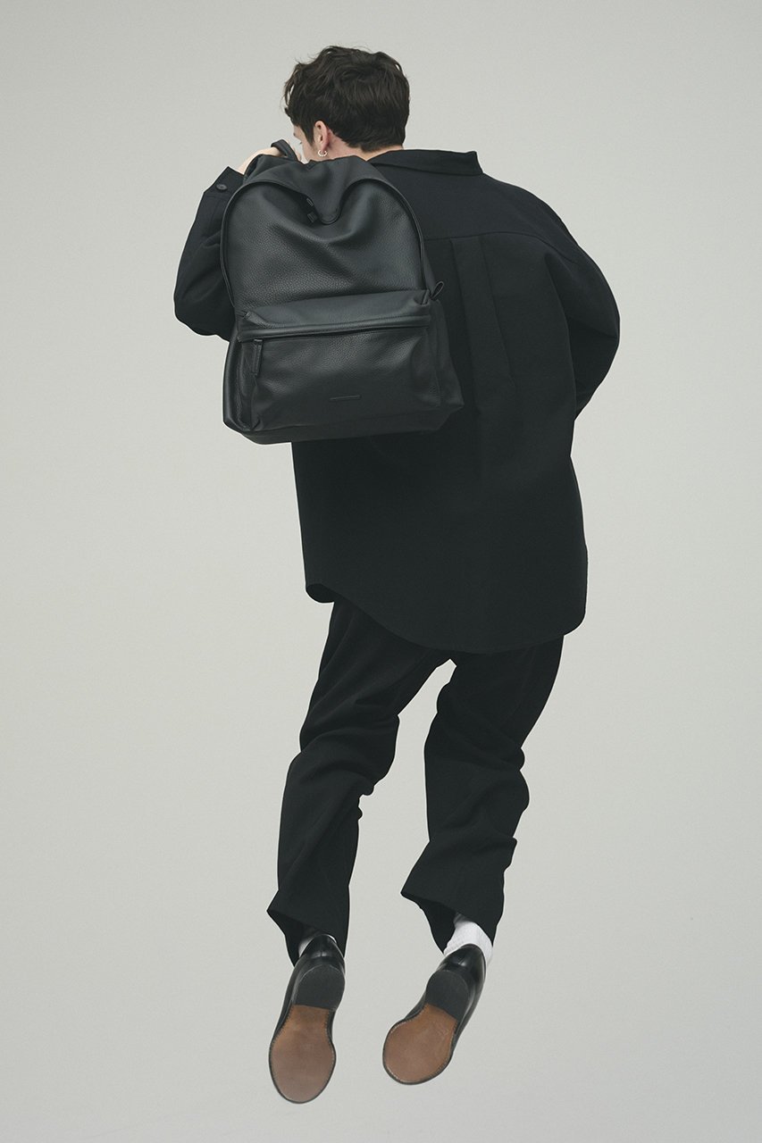 【オブジェクツアイオー/objcts.io】のエッセンシャルレザーデイパック ミディアム 人気、トレンドファッション・服の通販 founy(ファニー) 　ファッション　Fashion　レディースファッション　Fashion for Women　バッグ　Bags　ユニセックス　Unisex, Genderless　クッション　Cushion, Throw Pillow　スリーブ　Sleeve, Long Sleeve / Short Sleeve　スーツケース キャリーケース　Suitcase / Carry Case　デイパック　Daypack, Casual Backpack　フラット　Flat, Flat Shoes　フロント　Front, Front Design　ポケット　Pocket, Pocket Detail　リュック　Backpack, Rucksack　新作・新入荷　New Arrivals / New In　財布　Wallet, Purse　other-4|ID: prp329100004873824 ipo3291000000036352941