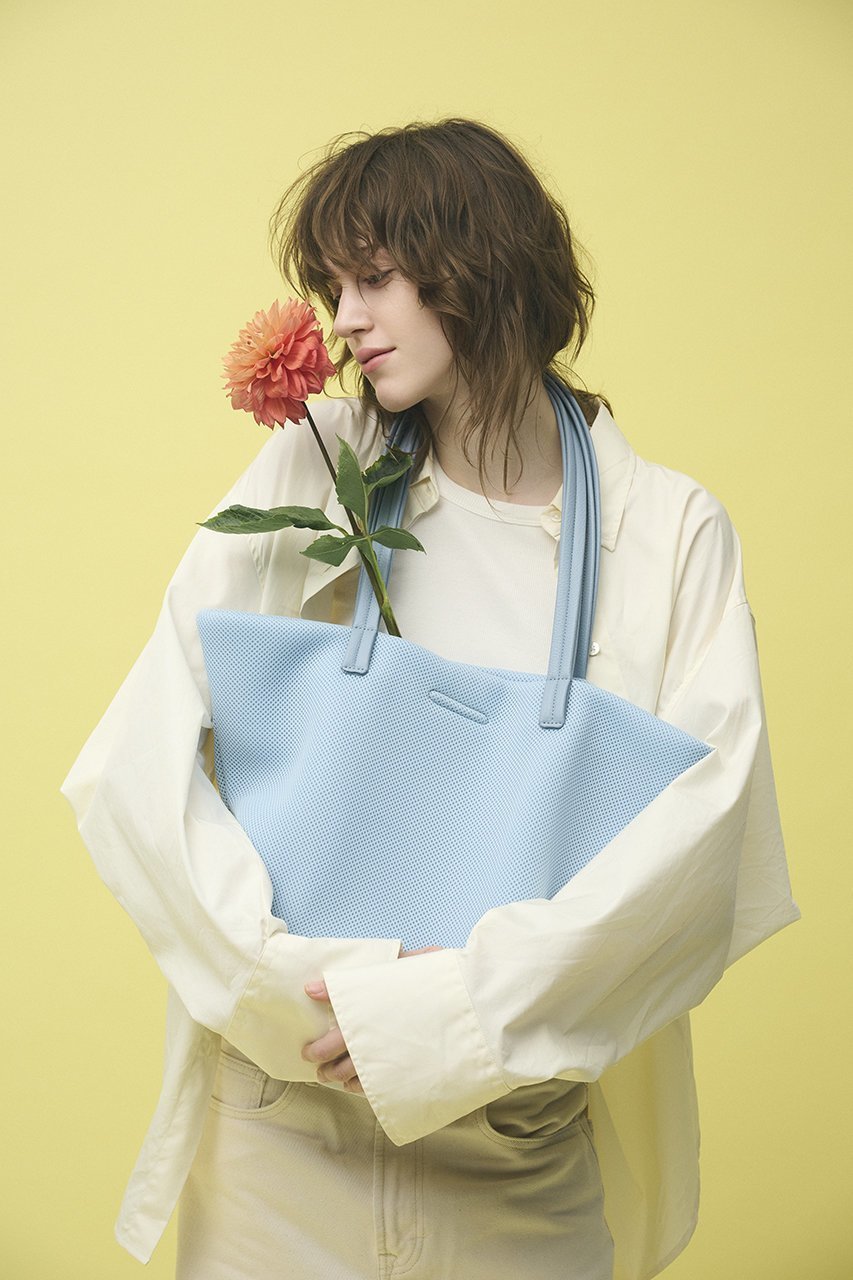 【オブジェクツアイオー/objcts.io】のエッセンシャルメッシュトート ミディアム 人気、トレンドファッション・服の通販 founy(ファニー) ファッション Fashion レディースファッション Fashion for Women バッグ Bags ユニセックス Unisex, Genderless クッション Cushion, Throw Pillow ミックス Mix, Mixed Style メッシュ Mesh, Net Fabric ヨガ Yoga, Yoga Wear 新作・新入荷 New Arrivals / New In 軽量 Lightweight, Ultra Light ビジネス 仕事 通勤 Business / Work / Commuting other-2|ID: prp329100004873829 ipo3291000000036352962