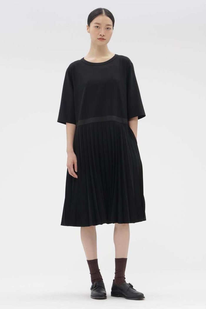 【マーガレットハウエル/MARGARET HOWELL】のFINE WOOL POPLIN DRESS インテリア・キッズ・メンズ・レディースファッション・服の通販 founy(ファウニー) https://founy.com/ ファッション Fashion レディースファッション Fashion for Women ワンピース Dresses フォーマル・パーティードレス・結婚式用ドレス Elegant & Casual Dresses チュニック Tunic Tops & Dresses なめらか Smooth, Silky Texture オケージョン Occasion Wear グログラン Grosgrain, Grosgrain Ribbon チュニック Tunic, Long Top ドレス Dress, One-Piece プリーツ Pleats, Pleated エレガント 上品 Elegant 夏 Summer |ID: prp329100004873912 ipo3291000000037239333