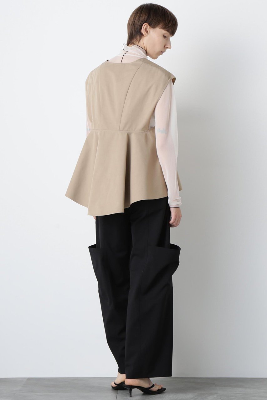 【ヒューエルミュージアム/hueLe Museum】の【STUMBLY】Back Peplum Gilet Blouse 人気、トレンドファッション・服の通販 founy(ファニー) 　ファッション　Fashion　レディースファッション　Fashion for Women　アウター　Coat / Outerwear Collection　トップス・カットソー　Cut & Sew Tops　キャミソール&ノースリーブ　Camisoles & Sleeveless Tops　シャツ・ブラウス・オフィスカジュアル　Elegant Blouses & Button-Ups　ベスト&ジレ / 重ね着スタイル　Vests & Gilets　ノースリーブ　Sleeveless, No-Sleeve　フロント　Front, Front Design　ペプラム　Peplum, Flared Hem　切替　Switching, Contrast Panel　定番　Standard, Basic Item　other-5|ID: prp329100004874786 ipo3291000000036360395
