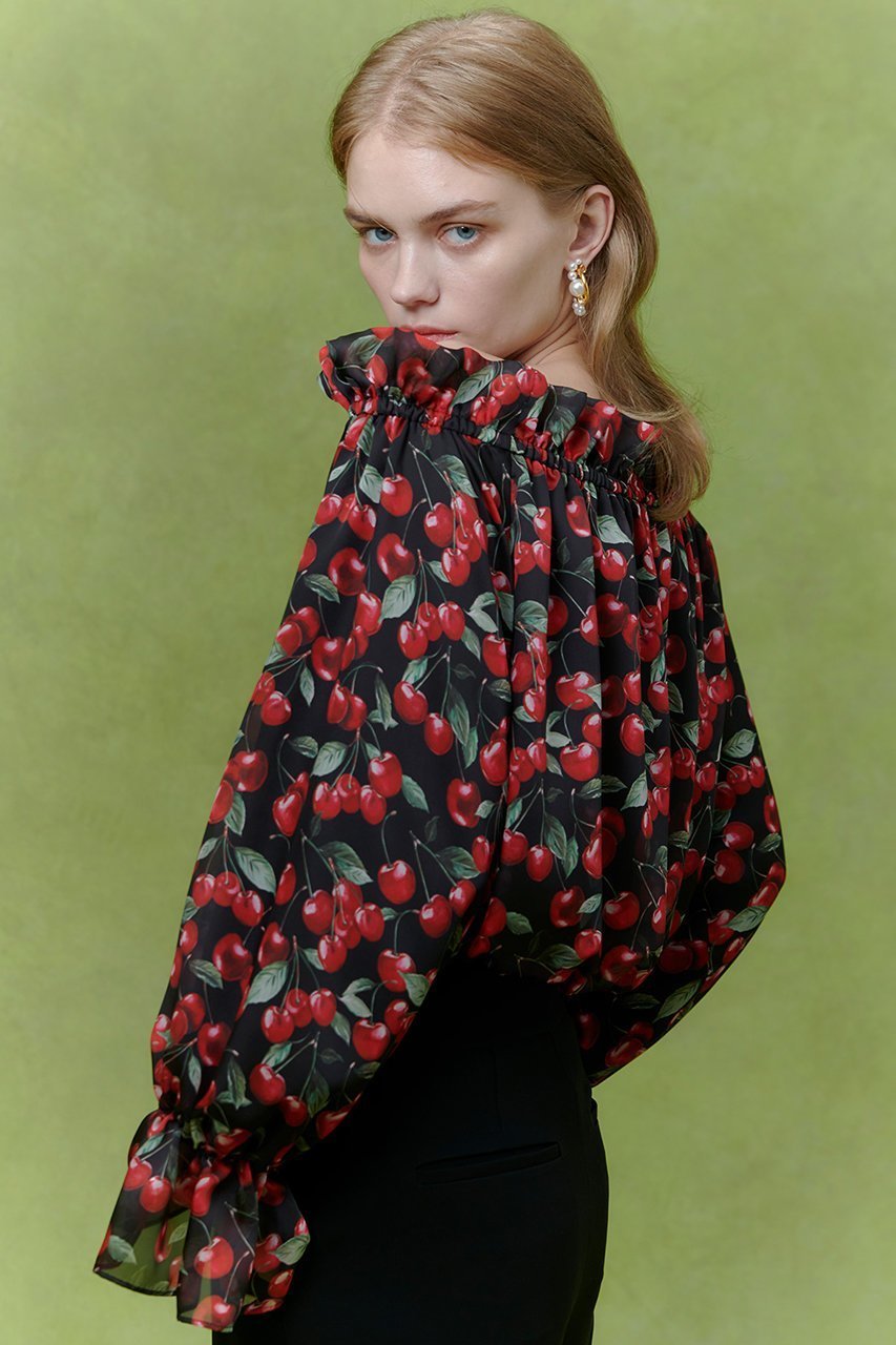 【アルアバイル/allureville】の【LOULOU WILLOUGHBY】LISAチェリープリントオフショルブラウス 人気、トレンドファッション・服の通販 founy(ファニー) 　ファッション　Fashion　レディースファッション　Fashion for Women　トップス・カットソー　Cut & Sew Tops　シャツ・ブラウス・オフィスカジュアル　Elegant Blouses & Button-Ups　なめらか　Smooth, Silky Texture　サテン　Satin, Glossy Fabric　ジョーゼット　Georgette, Semi-Sheer Fabric　スリーブ　Sleeve, Long Sleeve / Short Sleeve　チェリー　Cherry, Cherry Pattern　プリント　Print, Printed Pattern　ロング　Long, Long-Length　other-7|ID: prp329100004874971 ipo3291000000036361900