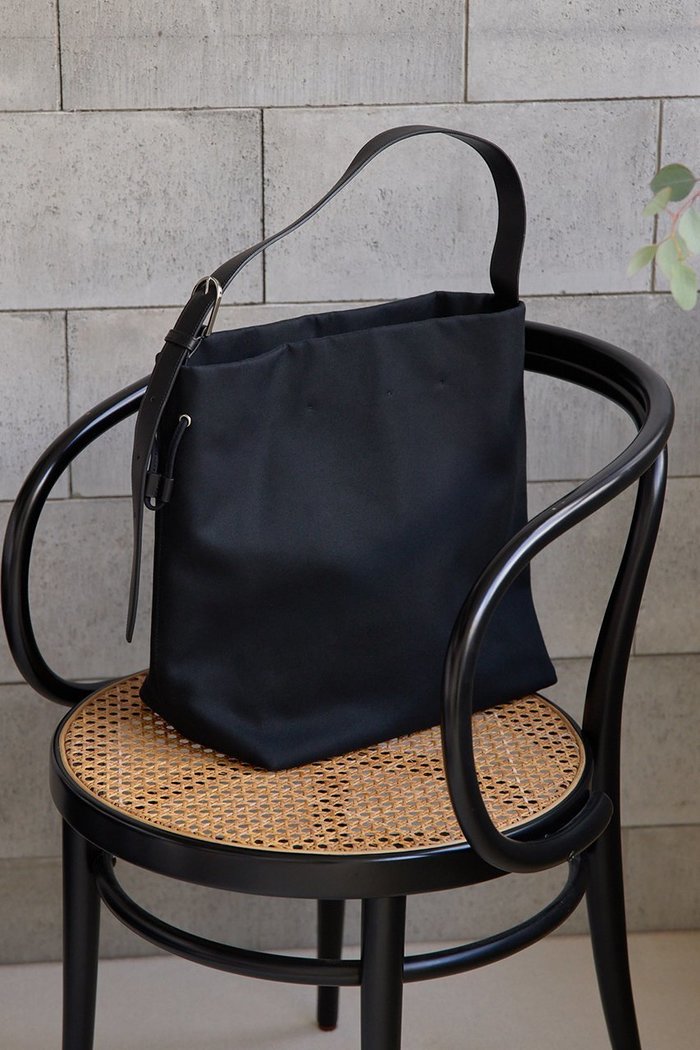 【ウィムガゼット/Whim Gazette】の【MARY AL TERNA】SHOULDER BAG インテリア・キッズ・メンズ・レディースファッション・服の通販 founy(ファニー) https://founy.com/ ファッション Fashion レディースファッション Fashion for Women バッグ Bags 春 Spring キャンバス Canvas, Canvas Fabric コレクション Collection, Seasonal Line 巾着 Drawstring Bag, Kinchaku スタイリッシュ Stylish, Fashionable メタル Metal, Metal Parts S/S・春夏 SS, Spring/Summer, Warm Season 夏 Summer ビジネス 仕事 通勤 Business / Work / Commuting |ID: prp329100004875226 ipo3291000000036363526