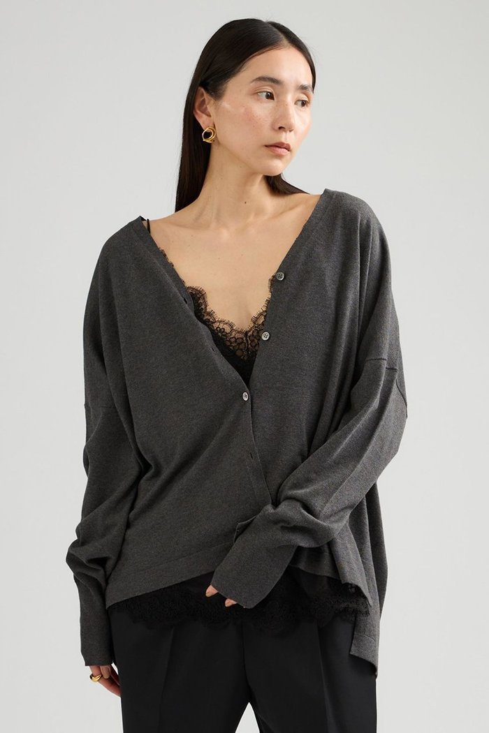 【カオス/Chaos】のチュルリーニットカーディガン インテリア・キッズ・メンズ・レディースファッション・服の通販 founy(ファニー) https://founy.com/ ファッション Fashion レディースファッション Fashion for Women トップス・カットソー Cut & Sew Tops ニット Knit Tops & Sweaters カーディガン・羽織り Layered Style Cardigans イタリア Italy エレガント 上品 Elegant カーディガン Cardigan, Knitwear ショール Shawl, Wrap シルク Silk, 100% Silk スリット Slit, Slit Detail なめらか Smooth, Silky Texture リラックス Relax, Relaxed Fit 再入荷 Restock / Back in Stock |ID: prp329100004875242 ipo3291000000036363644