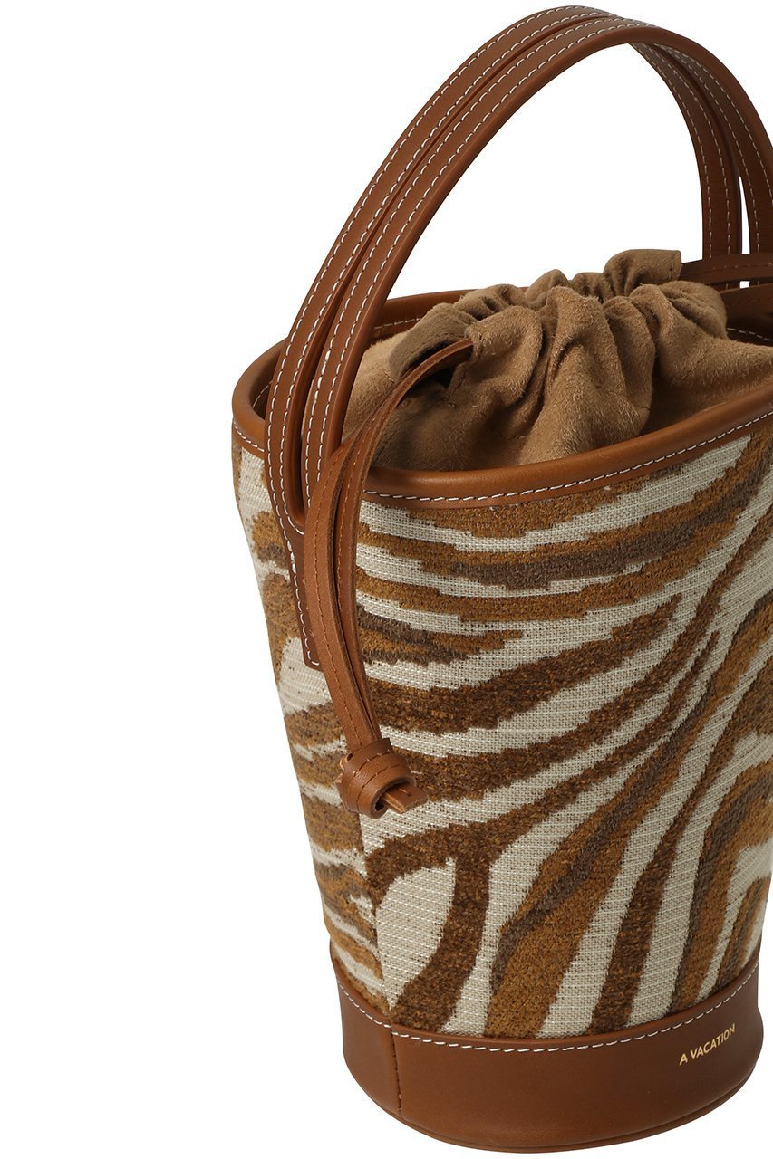 【ア ヴァケーション/A VACATION】のBONBON バケツバッグ 人気、トレンドファッション・服の通販 founy(ファニー) 　ファッション　Fashion　レディースファッション　Fashion for Women　バッグ　Bags　ジャカード／ジャガード　Jacquard, Woven Pattern　スマート　Smart, Elegant　ドローストリング　Drawstring, Pull Cord　バケツ　Bucket, Bucket Style　パーティ　Party, Party Style　フォルム　Silhouette, Form　リップ　Lip, Lip Motif　新作・新入荷　New Arrivals / New In　財布　Wallet, Purse　other-5|ID: prp329100004875324 ipo3291000000036364260