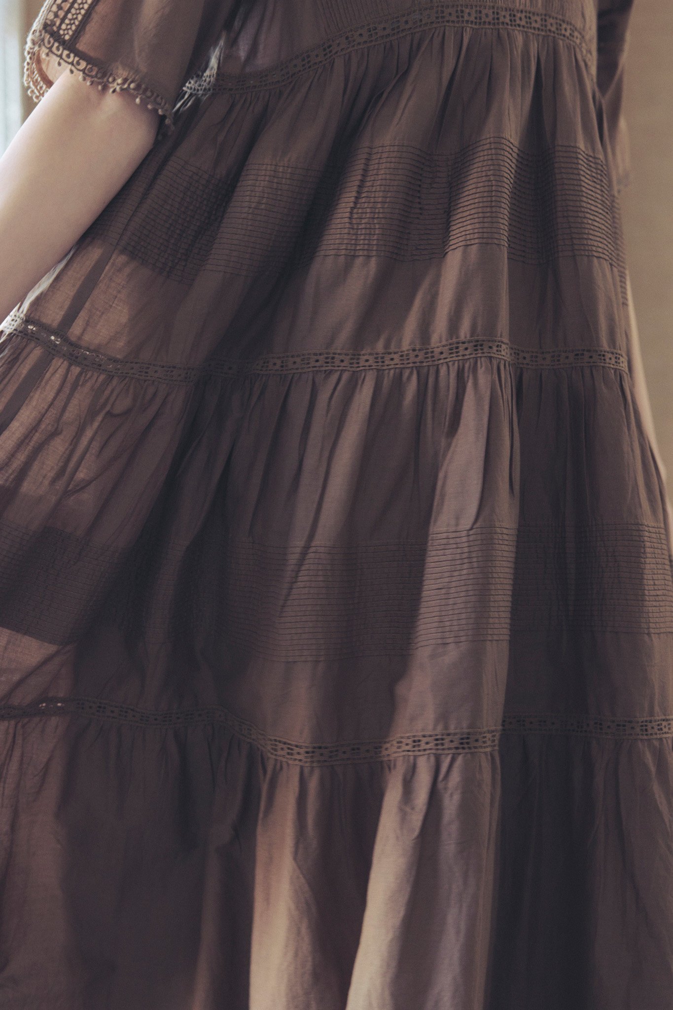 【アユーシ/AAYUSHI】のティアードコットンボイルワンピース 人気、トレンドファッション・服の通販 founy(ファニー) 　ファッション　Fashion　レディースファッション　Fashion for Women　ワンピース　Dresses　チュニック　Tunic Tops & Dresses　インド　Indian Textile　カーディガン　Cardigan, Knitwear　シンプル　Simple, Minimal　ジャケット　Jacket, Outerwear　チュニック　Tunic, Long Top　ティアード　Tiered, Tiered Style　ティアードワンピース　Tiered Dress, Flared Dress　バランス　Balance, Style Balance　フロント　Front, Front Design　ルーズ　Loose, Oversized　レース　Lace, Lace Fabric　ロング　Long, Long-Length　夏　Summer　新作・新入荷　New Arrivals / New In　other-5|ID: prp329100004875452 ipo3291000000036365125