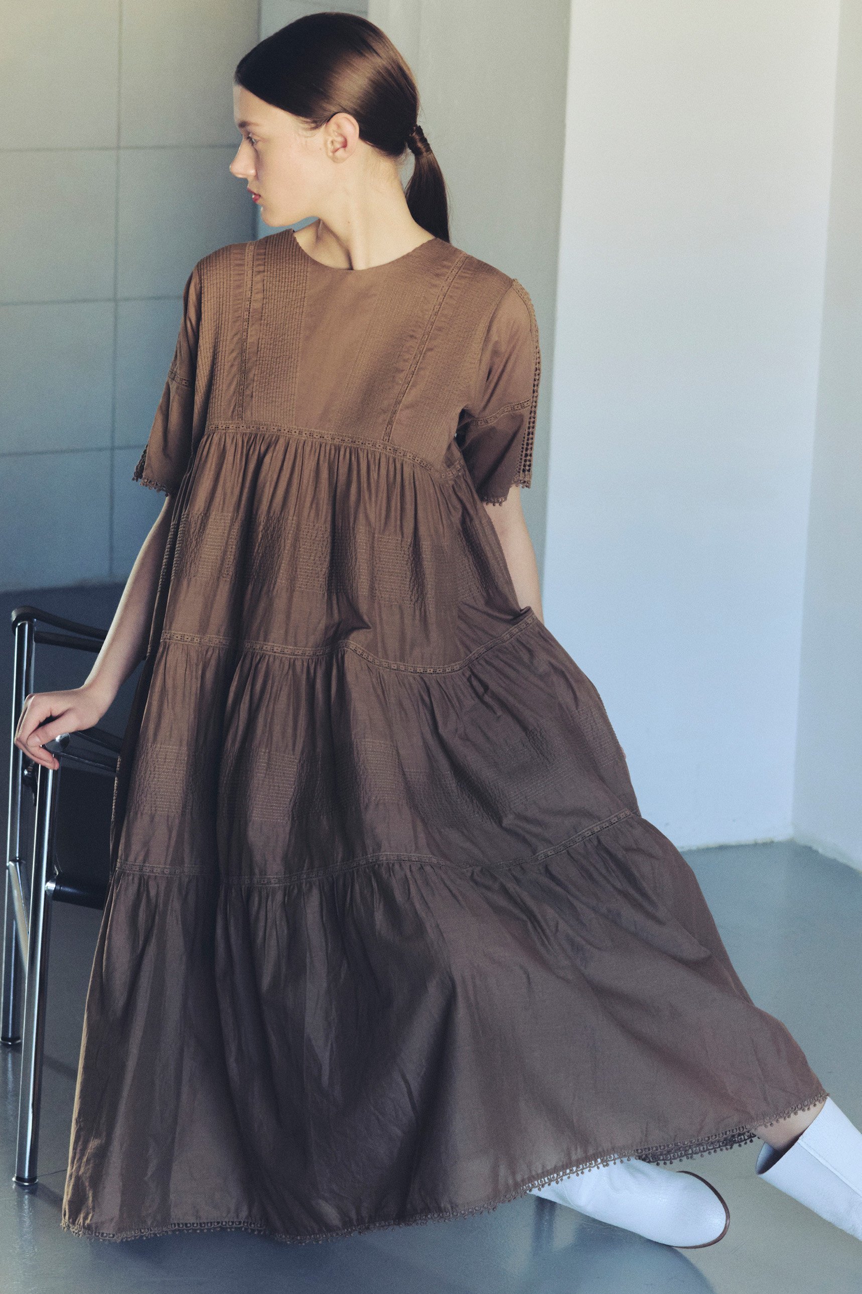 【アユーシ/AAYUSHI】のティアードコットンボイルワンピース 人気、トレンドファッション・服の通販 founy(ファニー) 　ファッション　Fashion　レディースファッション　Fashion for Women　ワンピース　Dresses　チュニック　Tunic Tops & Dresses　インド　Indian Textile　カーディガン　Cardigan, Knitwear　シンプル　Simple, Minimal　ジャケット　Jacket, Outerwear　チュニック　Tunic, Long Top　ティアード　Tiered, Tiered Style　ティアードワンピース　Tiered Dress, Flared Dress　バランス　Balance, Style Balance　フロント　Front, Front Design　ルーズ　Loose, Oversized　レース　Lace, Lace Fabric　ロング　Long, Long-Length　夏　Summer　新作・新入荷　New Arrivals / New In　other-6|ID: prp329100004875452 ipo3291000000036365127