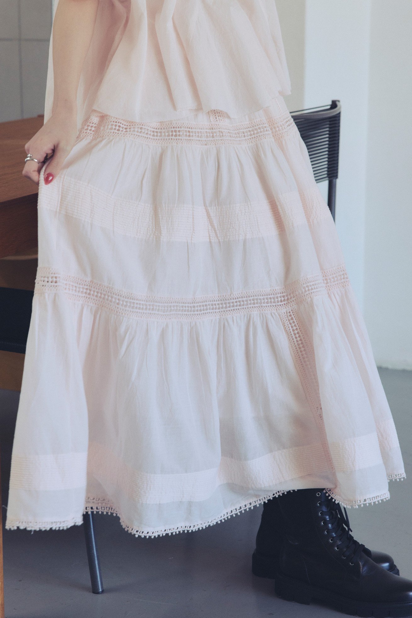 【アユーシ/AAYUSHI】のエアリーティアードスカート 人気、トレンドファッション・服の通販 founy(ファニー) 　ファッション　Fashion　レディースファッション　Fashion for Women　スカート　Skirts　ティアードスカート　Tiered Skirts　ロングスカート　Long Skirts / Maxi & Midi Skirts　インド　Indian Textile　シルク　Silk, 100% Silk　ティアードスカート　Tiered Skirt, Flounced Skirt　ドレス　Dress, One-Piece　ドレープ　Drape, Draping Fabric　リゾート　Resort, Vacation Style　レース　Lace, Lace Fabric　ロング　Long, Long-Length　新作・新入荷　New Arrivals / New In　other-3|ID: prp329100004875608 ipo3291000000036366215