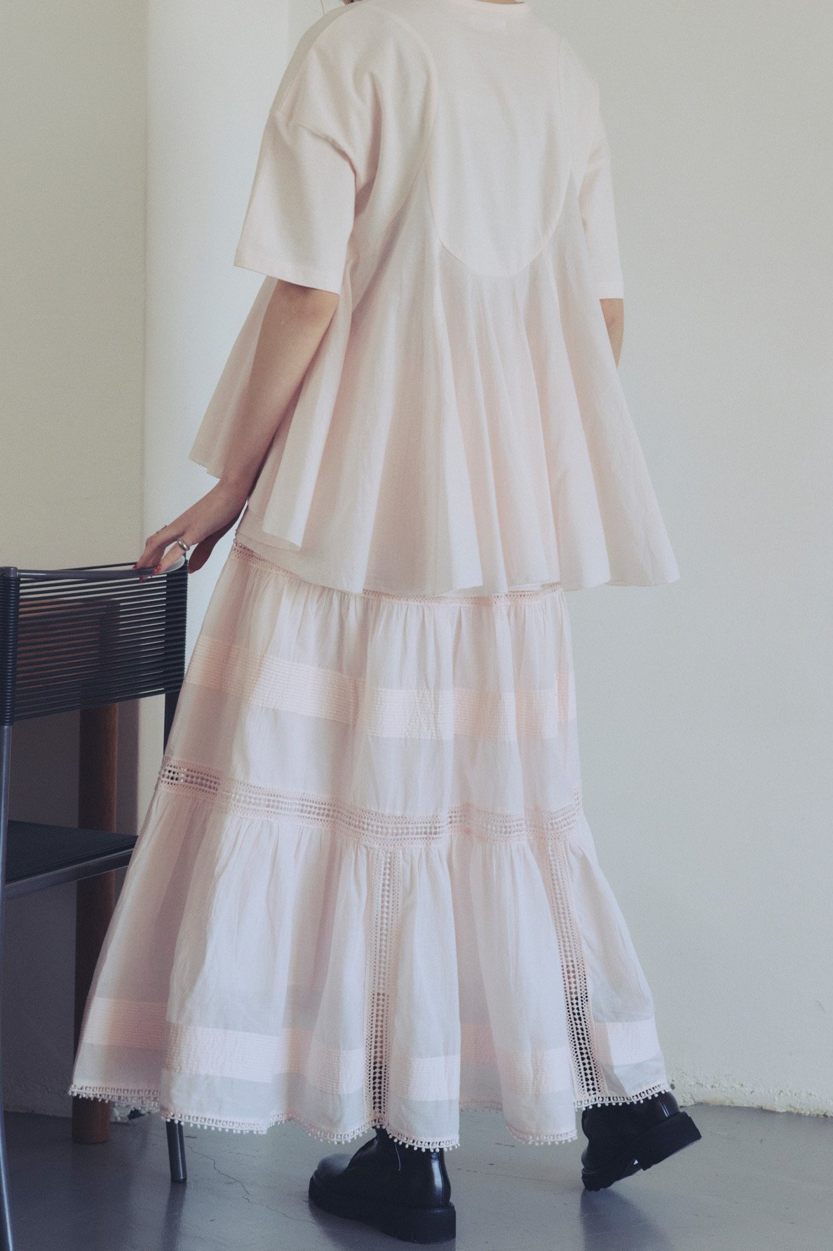 【アユーシ/AAYUSHI】のエアリーティアードスカート 人気、トレンドファッション・服の通販 founy(ファニー) 　ファッション　Fashion　レディースファッション　Fashion for Women　スカート　Skirts　ティアードスカート　Tiered Skirts　ロングスカート　Long Skirts / Maxi & Midi Skirts　インド　Indian Textile　シルク　Silk, 100% Silk　ティアードスカート　Tiered Skirt, Flounced Skirt　ドレス　Dress, One-Piece　ドレープ　Drape, Draping Fabric　リゾート　Resort, Vacation Style　レース　Lace, Lace Fabric　ロング　Long, Long-Length　新作・新入荷　New Arrivals / New In　other-5|ID: prp329100004875608 ipo3291000000036366217