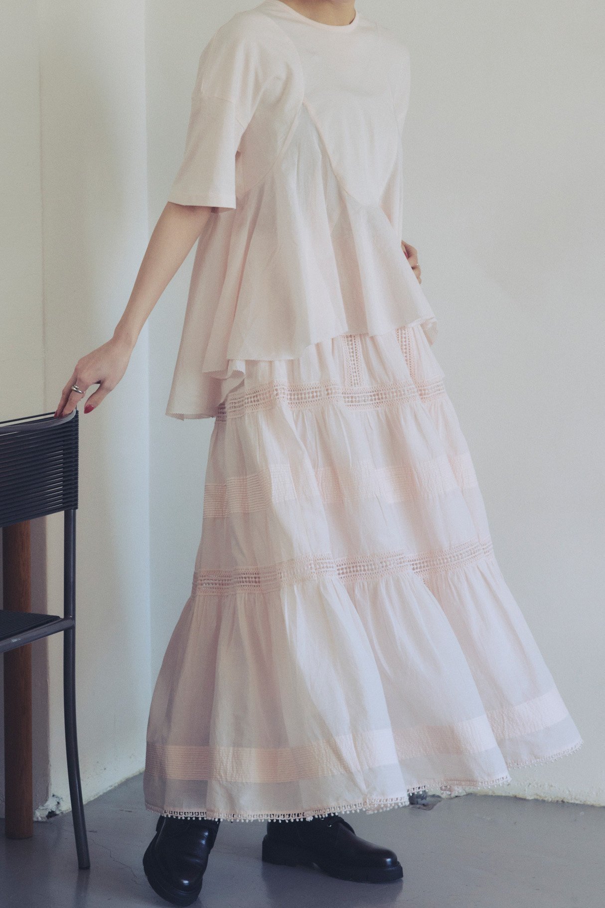 【アユーシ/AAYUSHI】のエアリーティアードスカート 人気、トレンドファッション・服の通販 founy(ファニー) 　ファッション　Fashion　レディースファッション　Fashion for Women　スカート　Skirts　ティアードスカート　Tiered Skirts　ロングスカート　Long Skirts / Maxi & Midi Skirts　インド　Indian Textile　シルク　Silk, 100% Silk　ティアードスカート　Tiered Skirt, Flounced Skirt　ドレス　Dress, One-Piece　ドレープ　Drape, Draping Fabric　リゾート　Resort, Vacation Style　レース　Lace, Lace Fabric　ロング　Long, Long-Length　新作・新入荷　New Arrivals / New In　other-7|ID: prp329100004875608 ipo3291000000036366222