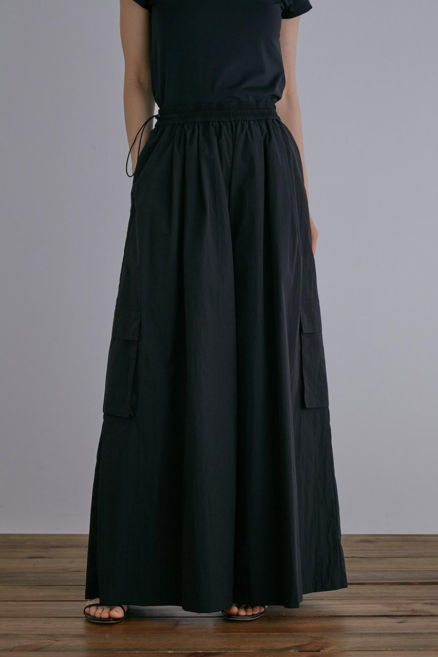 【ル フィル/LE PHIL】の《LE PHIL》ライトナイロンワイドパンツ インテリア・キッズ・メンズ・レディースファッション・服の通販 founy(ファニー) 　ファッション　Fashion　レディースファッション　Fashion for Women　パンツ　Pants & Trousers　おすすめ　Recommended / Our Picks　カーゴパンツ　Cargo Pants, Utility Pants　シンプル　Simple, Minimal　スタンダード　Standard, Basic　スポーティ　Sporty, Casual Athletic　タフタ　Taffeta, Structured Fabric　ドローストリング　Drawstring, Pull Cord　新作・新入荷　New Arrivals / New In　軽量　Lightweight, Ultra Light　ブラック|ID: prp329100004875655 ipo3291000000036366567