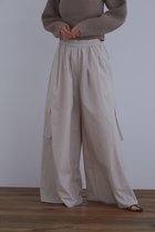 【ル フィル/LE PHIL】の《LE PHIL》ライトナイロンワイドパンツ 人気、トレンドファッション・服の通販 founy(ファニー) ファッション Fashion レディースファッション Fashion for Women パンツ Pants & Trousers おすすめ Recommended / Our Picks カーゴパンツ Cargo Pants, Utility Pants シンプル Simple, Minimal スタンダード Standard, Basic スポーティ Sporty, Casual Athletic タフタ Taffeta, Structured Fabric ドローストリング Drawstring, Pull Cord 新作・新入荷 New Arrivals / New In 軽量 Lightweight, Ultra Light thumbnail ベージュ|ID: prp329100004875655 ipo3291000000036366569