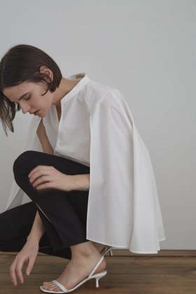 【ル フィル/LE PHIL】の《LE PHIL》SOLOTEX ブロードケープブラウス 人気、トレンドファッション・服の通販 founy(ファニー) ファッション Fashion レディースファッション Fashion for Women トップス・カットソー Cut & Sew Tops シャツ・ブラウス・オフィスカジュアル Elegant Blouses & Button-Ups エレガント 上品 Elegant ショート Short, Short Length スタンダード Standard, Basic ストレッチ Stretch, Stretchy Fabric スリット Slit, Slit Detail スリーブ Sleeve, Long Sleeve / Short Sleeve ワイド Wide, Wide Fit 新作・新入荷 New Arrivals / New In |ID:prp329100004875665