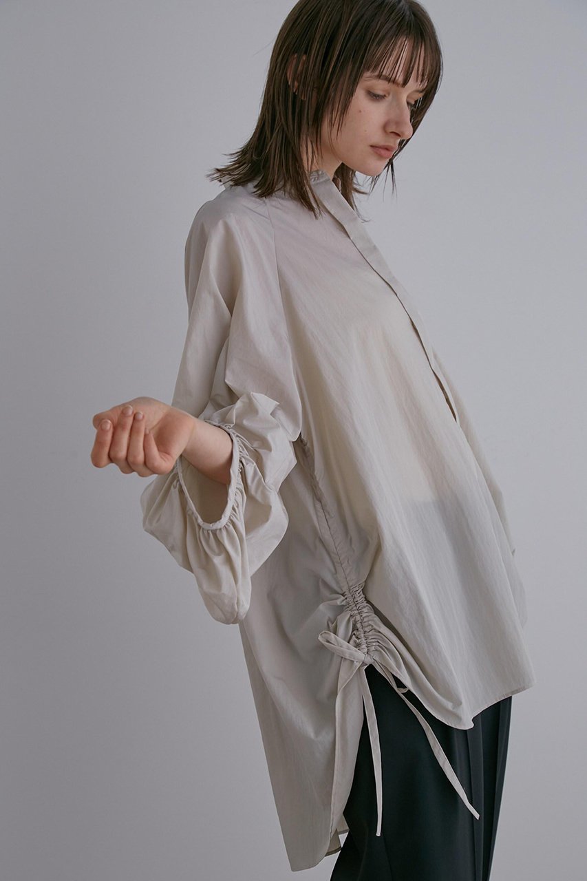 【ル フィル/LE PHIL】の《LE PHIL》ライトナイロンボリュームスリーブブラウス インテリア・キッズ・メンズ・レディースファッション・服の通販 founy(ファニー) 　ファッション　Fashion　レディースファッション　Fashion for Women　トップス・カットソー　Cut & Sew Tops　シャツ・ブラウス・オフィスカジュアル　Elegant Blouses & Button-Ups　ボリューム袖・フリルスリーブブラウス　Voluminous & Ruffle Sleeves / Puffy Sleeve Tops　ギャザー　Gathered, Ruffled　スタンダード　Standard, Basic　スポーティ　Sporty, Casual Athletic　スリーブ　Sleeve, Long Sleeve / Short Sleeve　タフタ　Taffeta, Structured Fabric　ドローストリング　Drawstring, Pull Cord　バランス　Balance, Style Balance　ロング　Long, Long-Length　ワイド　Wide, Wide Fit　新作・新入荷　New Arrivals / New In　軽量　Lightweight, Ultra Light　ベージュ|ID: prp329100004875672 ipo3291000000036366680