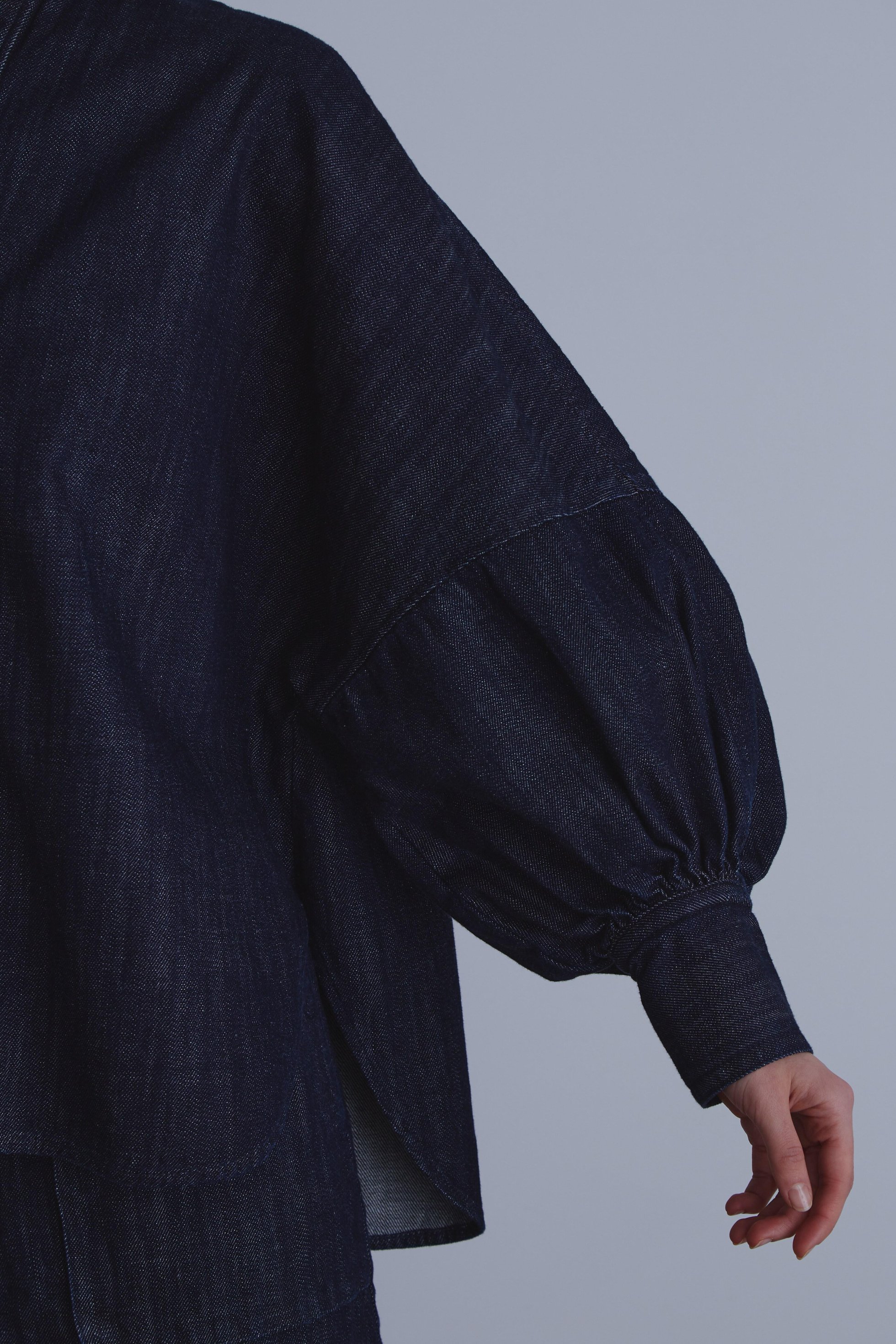 【ル フィル/LE PHIL】の《LE PHIL》ルーズデニムブラウス 人気、トレンドファッション・服の通販 founy(ファニー) 　ファッション　Fashion　レディースファッション　Fashion for Women　トップス・カットソー　Cut & Sew Tops　シャツ・ブラウス・オフィスカジュアル　Elegant Blouses & Button-Ups　インディゴ　Indigo Denim　スリーブ　Sleeve, Long Sleeve / Short Sleeve　デニム　Denim, Jeans Material　バランス　Balance, Style Balance　ビッグ　Big, Oversized　ロング　Long, Long-Length　春　Spring　羽織　Haori, Light Jacket　other-8|ID: prp329100004875707 ipo3291000000036366917