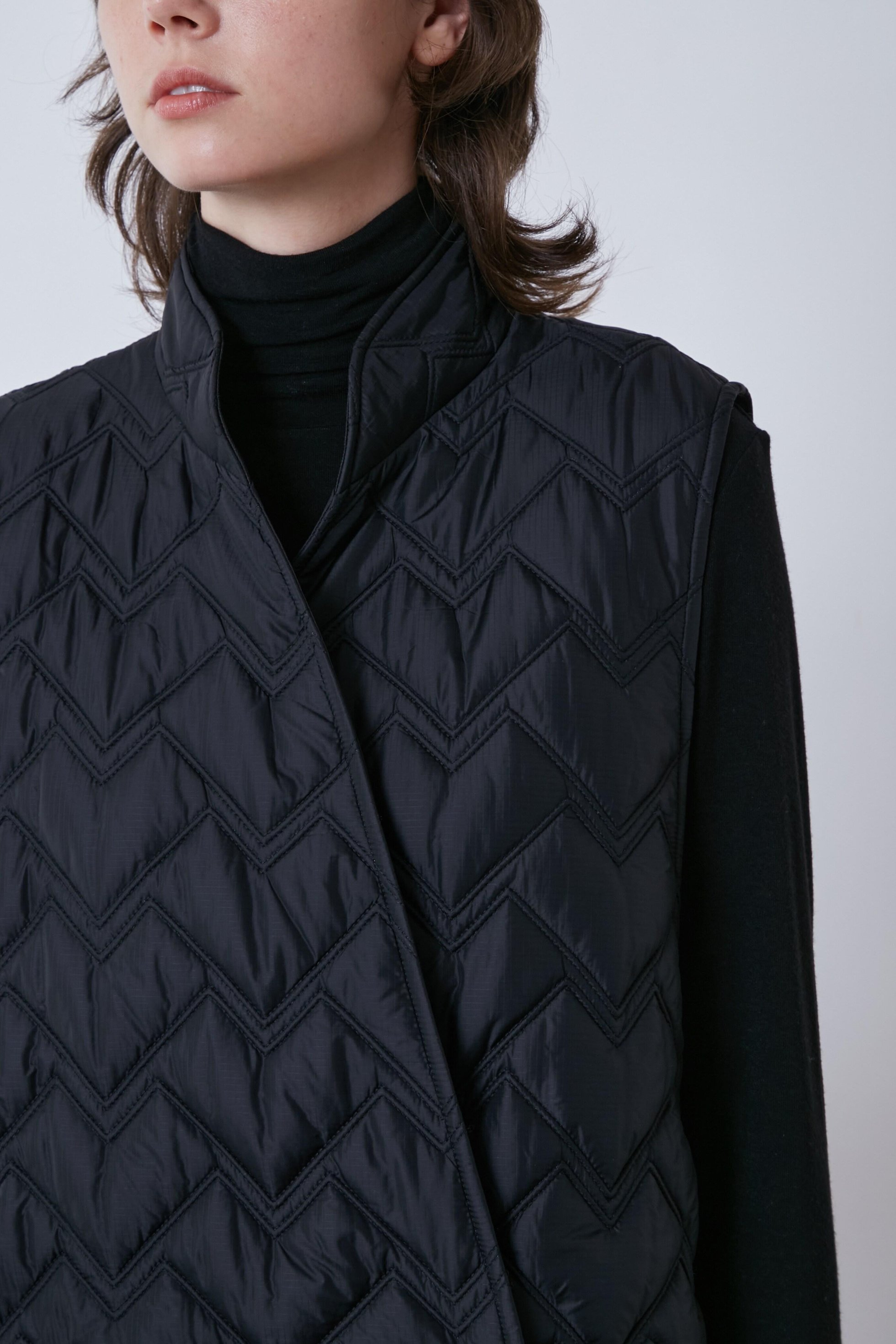 【ル フィル/LE PHIL】の《LE PHIL》バイカラーキルティングジレコート 人気、トレンドファッション・服の通販 founy(ファニー) 　ファッション　Fashion　レディースファッション　Fashion for Women　アウター　Coat / Outerwear Collection　コート・ロングコート・ピーコート　Long Coats, Peacoats & More　レディースジャケット・軽アウター　Jackets　アクセサリー　Fashion Accessories　エレガント 上品　Elegant　キルティング　Quilted, Quilting　ジャケット　Jacket, Outerwear　スタンダード　Standard, Basic　ダウン　Down, Puffer　モチーフ　Motif, Design Theme　新作・新入荷　New Arrivals / New In　other-7|ID: prp329100004875720 ipo3291000000036366989