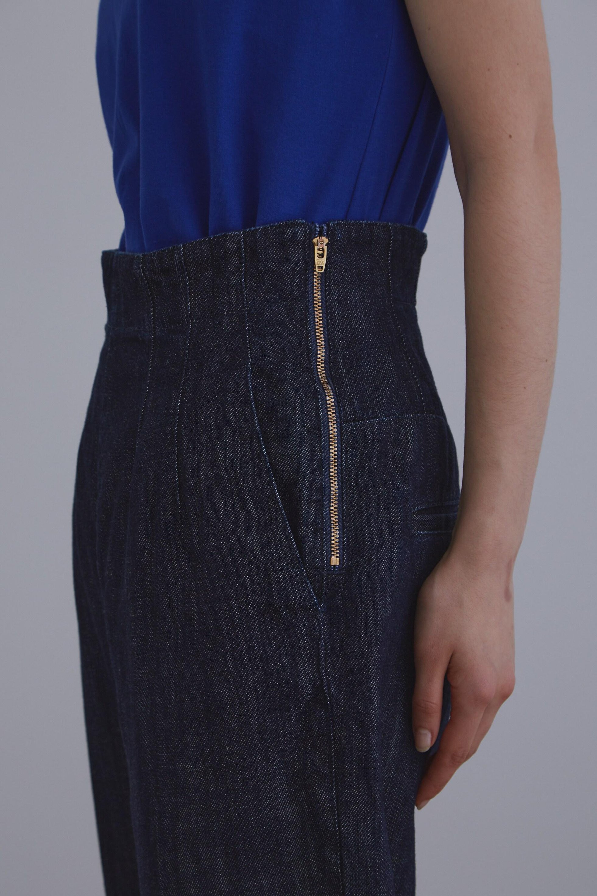 【ル フィル/LE PHIL】の《LE PHIL》ルーズデニムパンツ 人気、トレンドファッション・服の通販 founy(ファニー) 　ファッション　Fashion　レディースファッション　Fashion for Women　パンツ　Pants & Trousers　デニムパンツ・ジーンズ・美脚デニム　Denim Jeans & Pants　インディゴ　Indigo Denim　コクーン　Cocoon, Cocoon Silhouette　スタンダード　Standard, Basic　テーパード　Tapered, Tapered Pants　デニム　Denim, Jeans Material　フォルム　Silhouette, Form　新作・新入荷　New Arrivals / New In　春　Spring　other-7|ID: prp329100004875755 ipo3291000000036367195