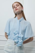 【アルアバイル/allureville】の【LOULOU WILLOUGHBY】ペタルフリルフレアスリーブブラウス サックス|ID: prp329100004875945 ipo3291000000036368465